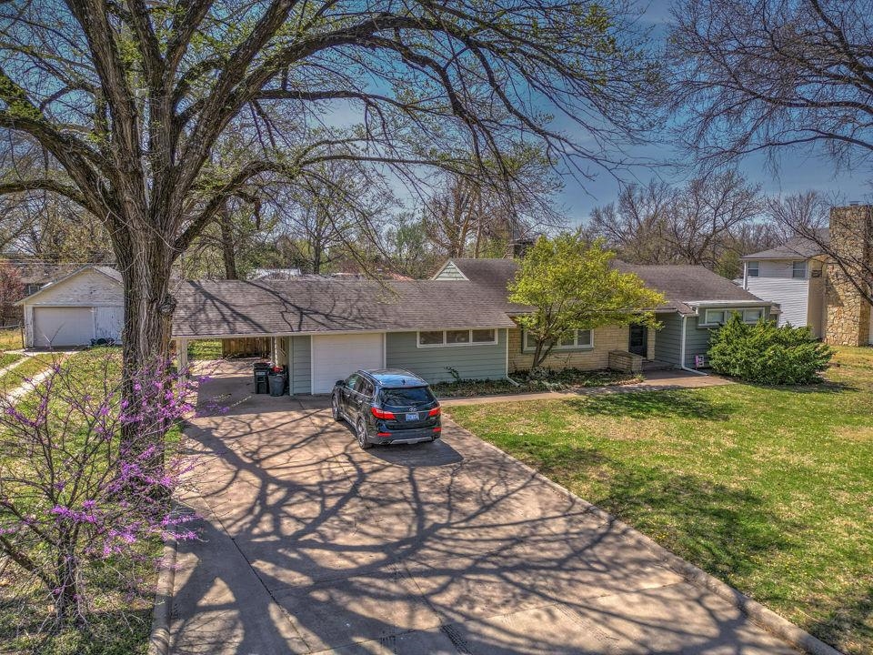1421 E 12th Ave, Winfield, KS 67156