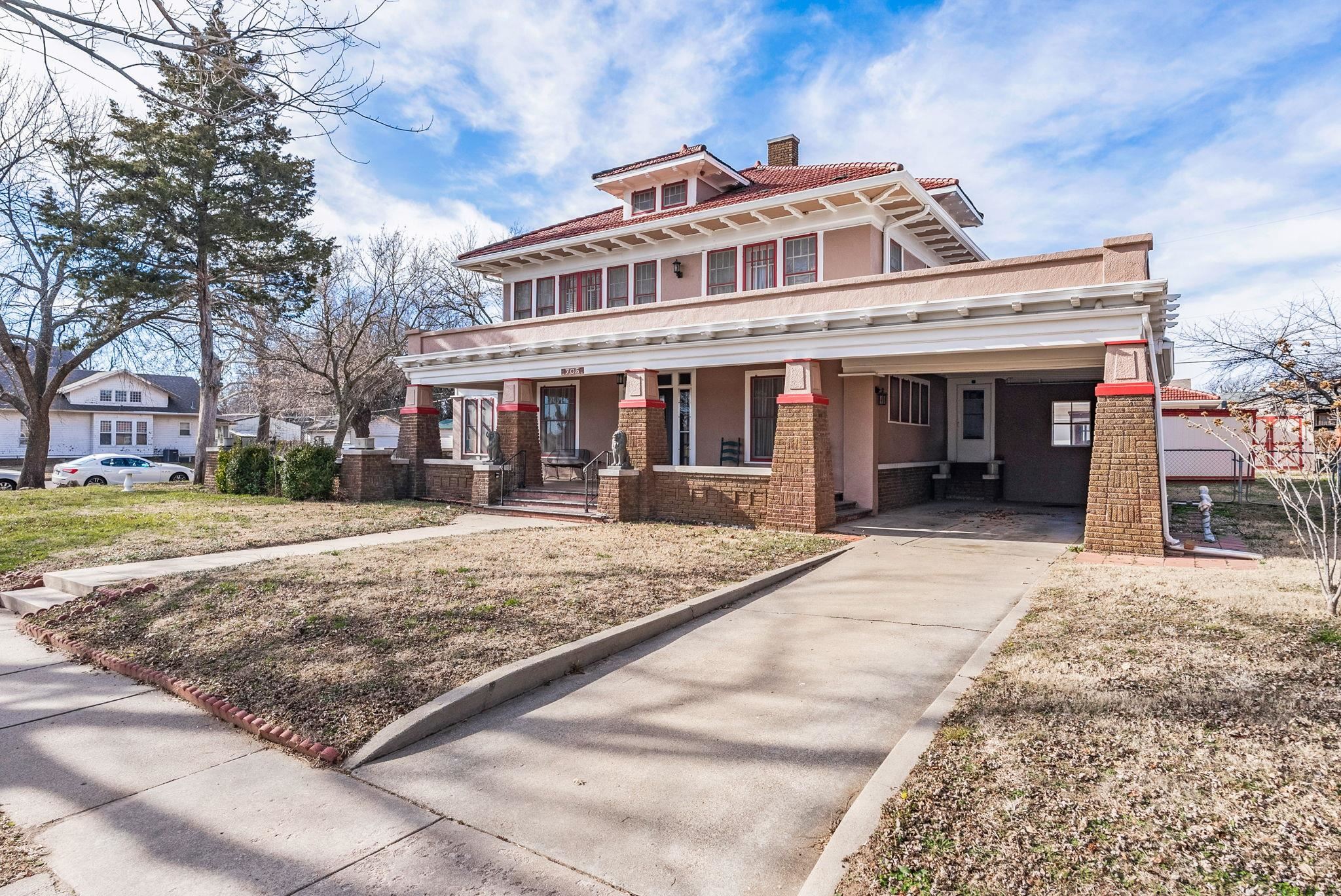905 N 2nd St, Arkansas City, KS 67005