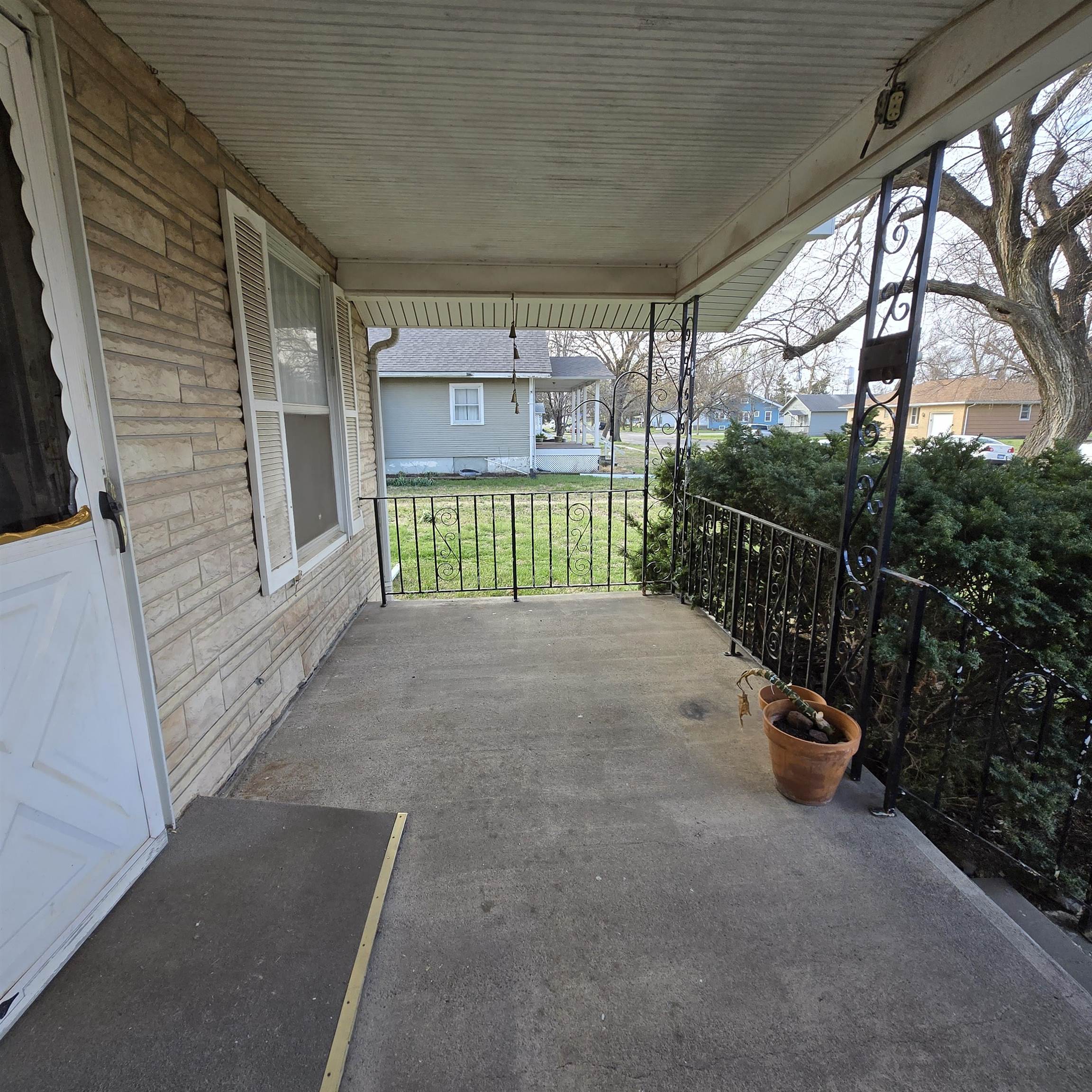 311 N 2nd St, Canton, KS 67428