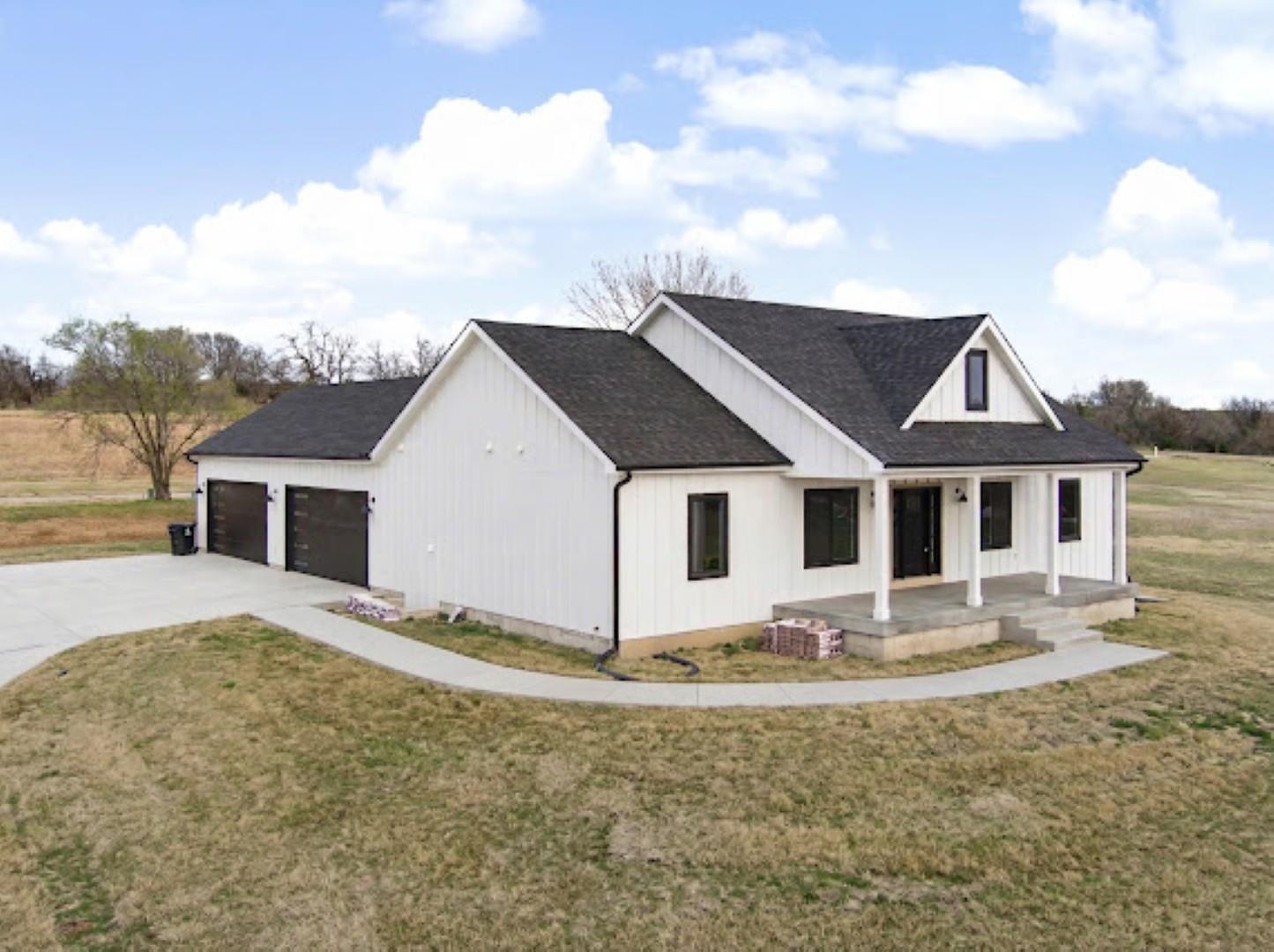 2537 Angus Ln, Salina, KS 67401