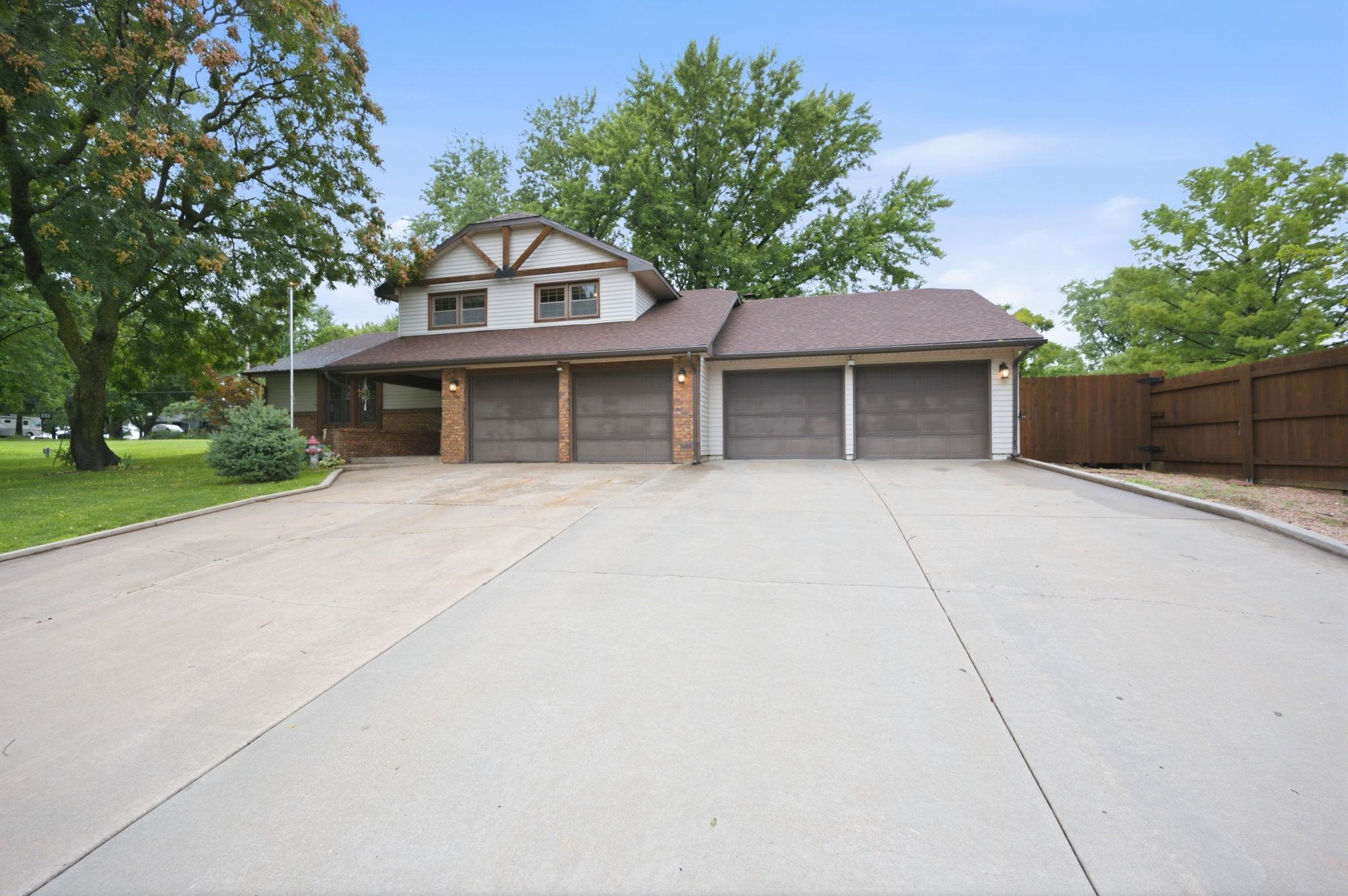1 Valley View Dr, Goddard, KS 67052