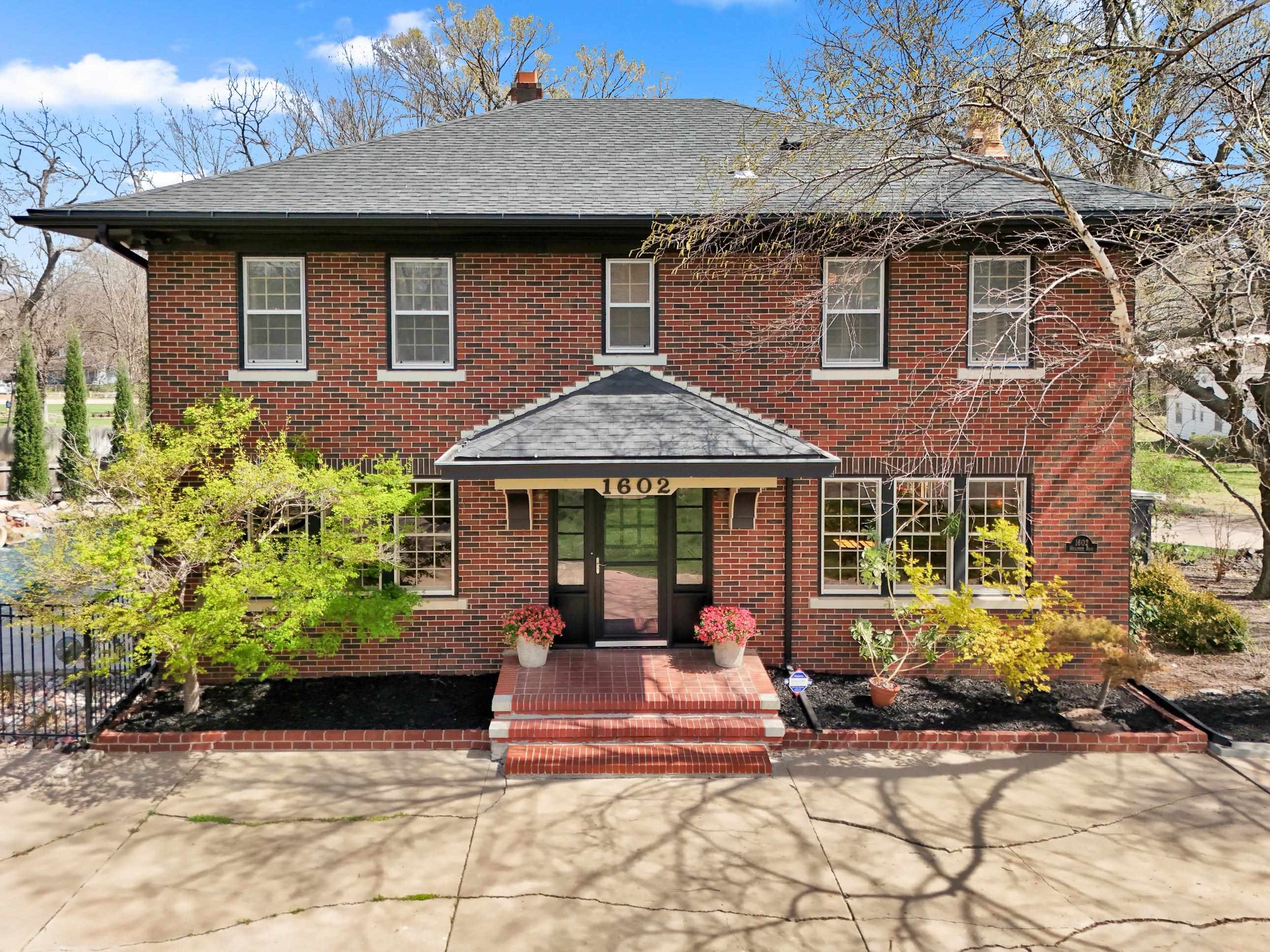 1602 Hillcrest Rd, Newton, KS 67114