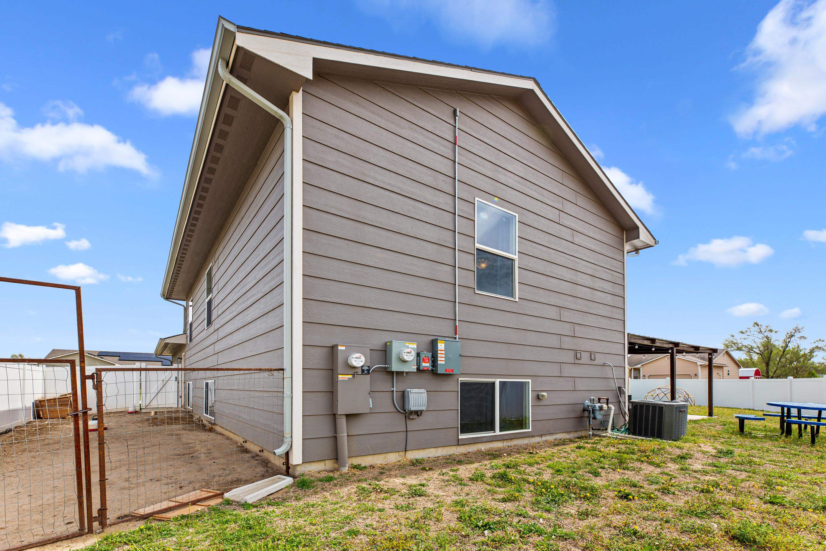 1321 Westover Ln, Hesston, KS 67062