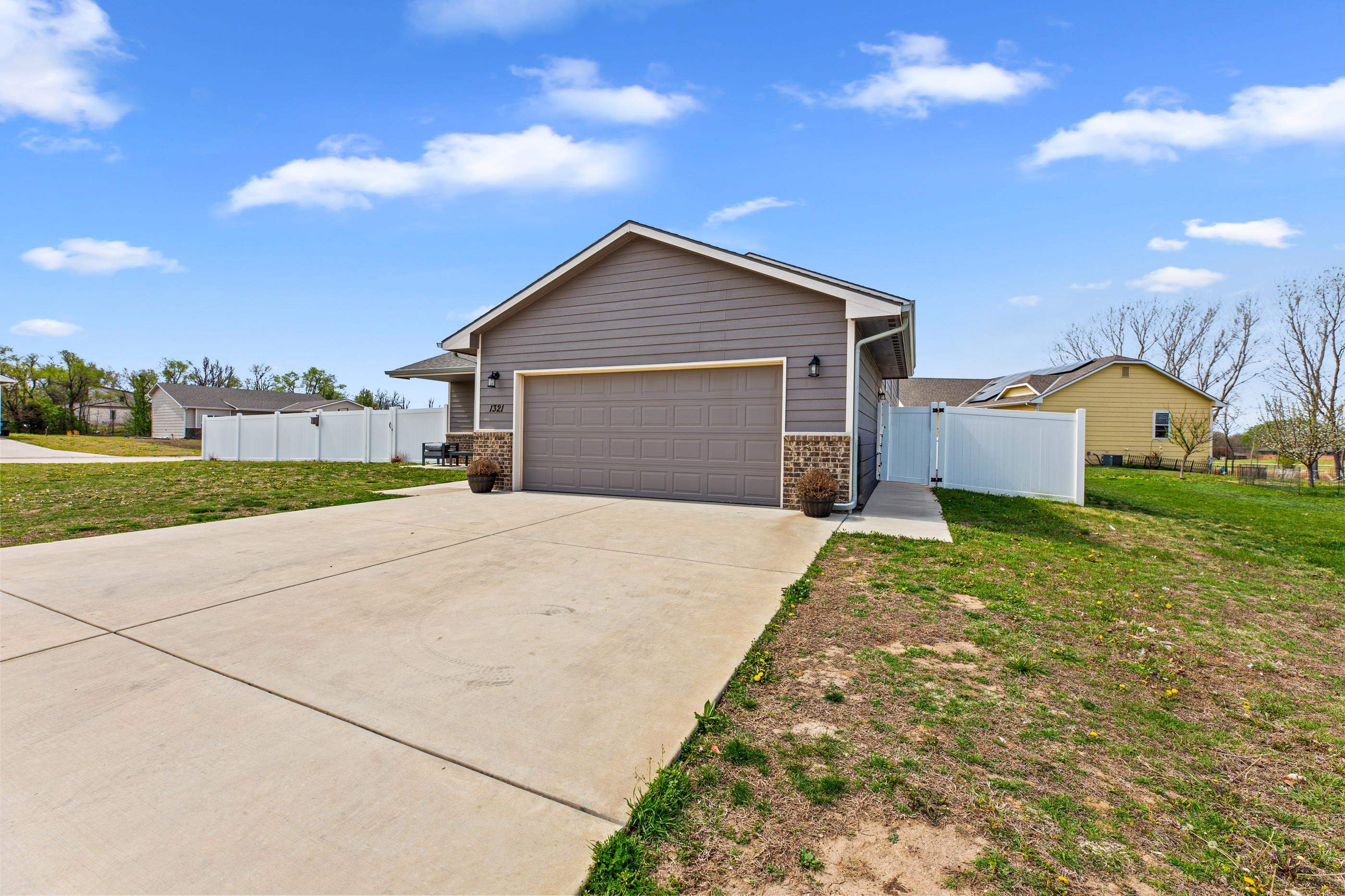 1321 Westover Ln, Hesston, KS 67062