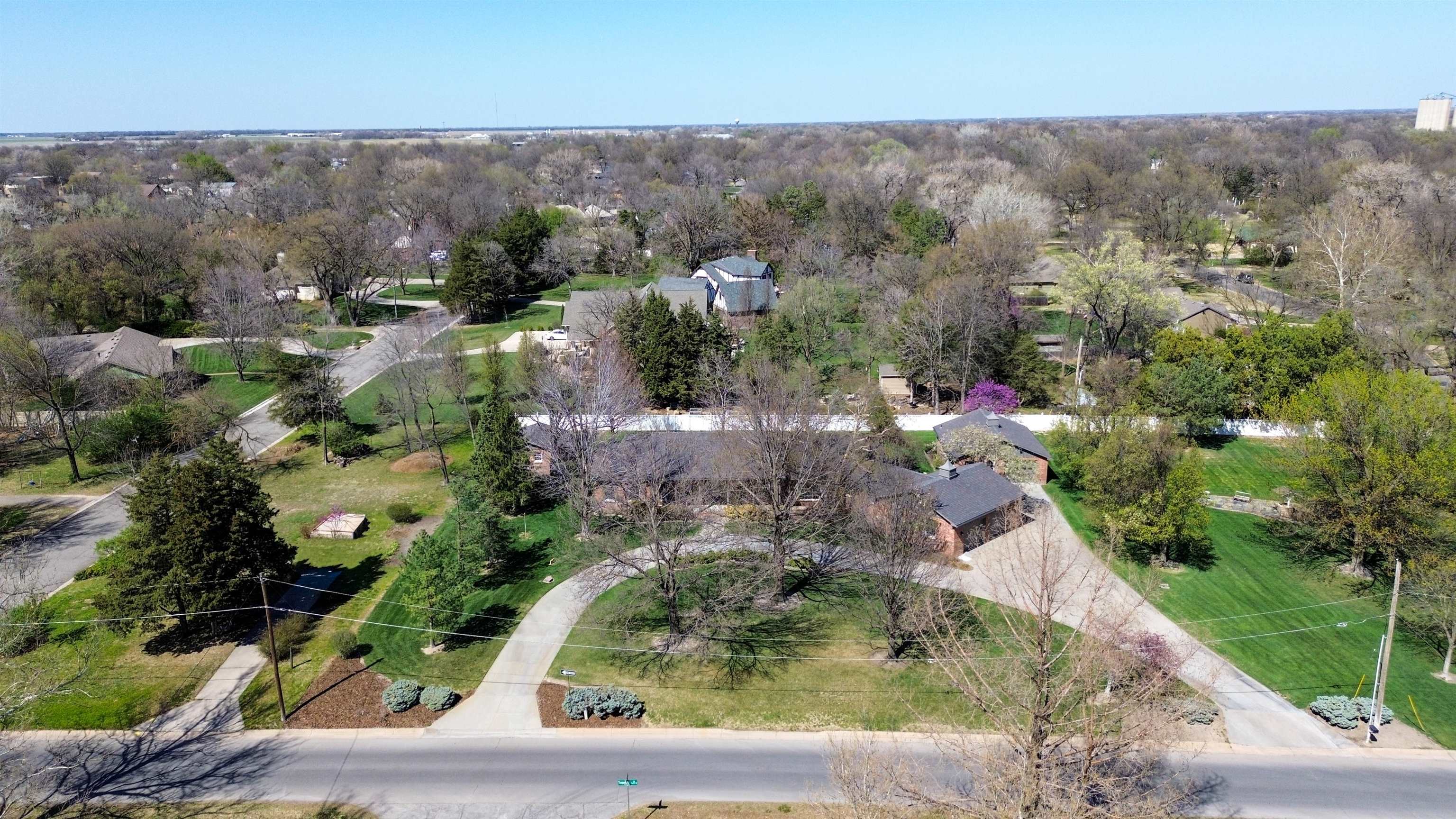 514 W 12th St, Newton, KS 67114