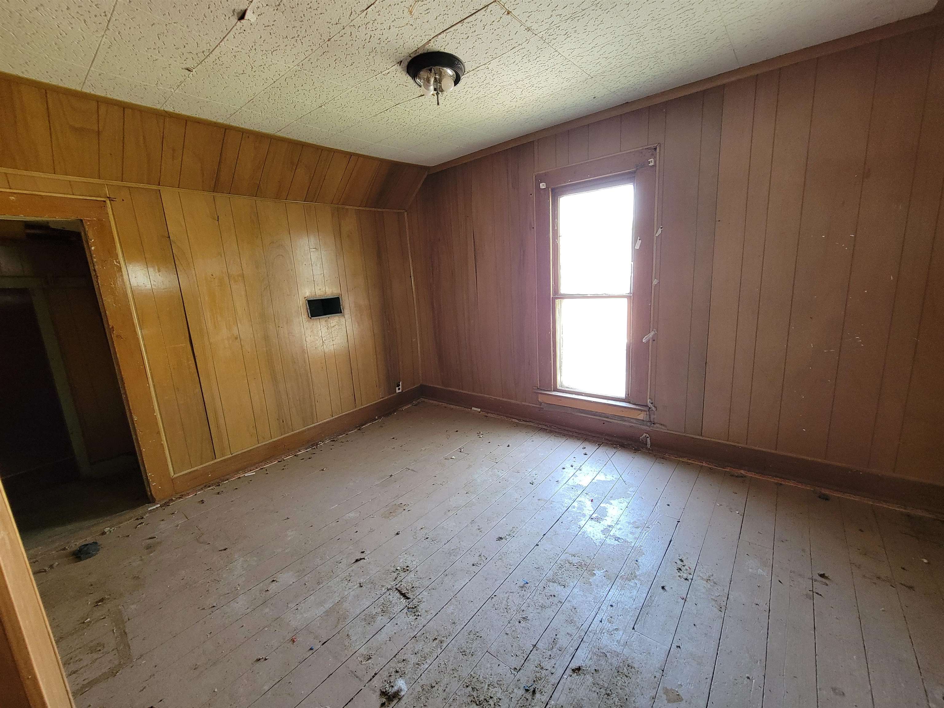 612 N C St, Wellington, KS 67152