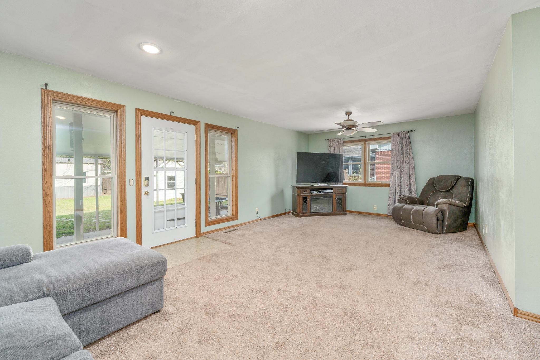 605 N Sumner St, Oxford, KS 67119