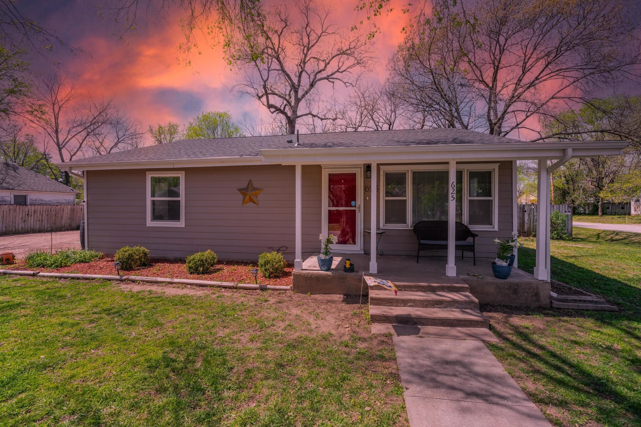 625 N Sumner, Belle Plaine, KS 67013