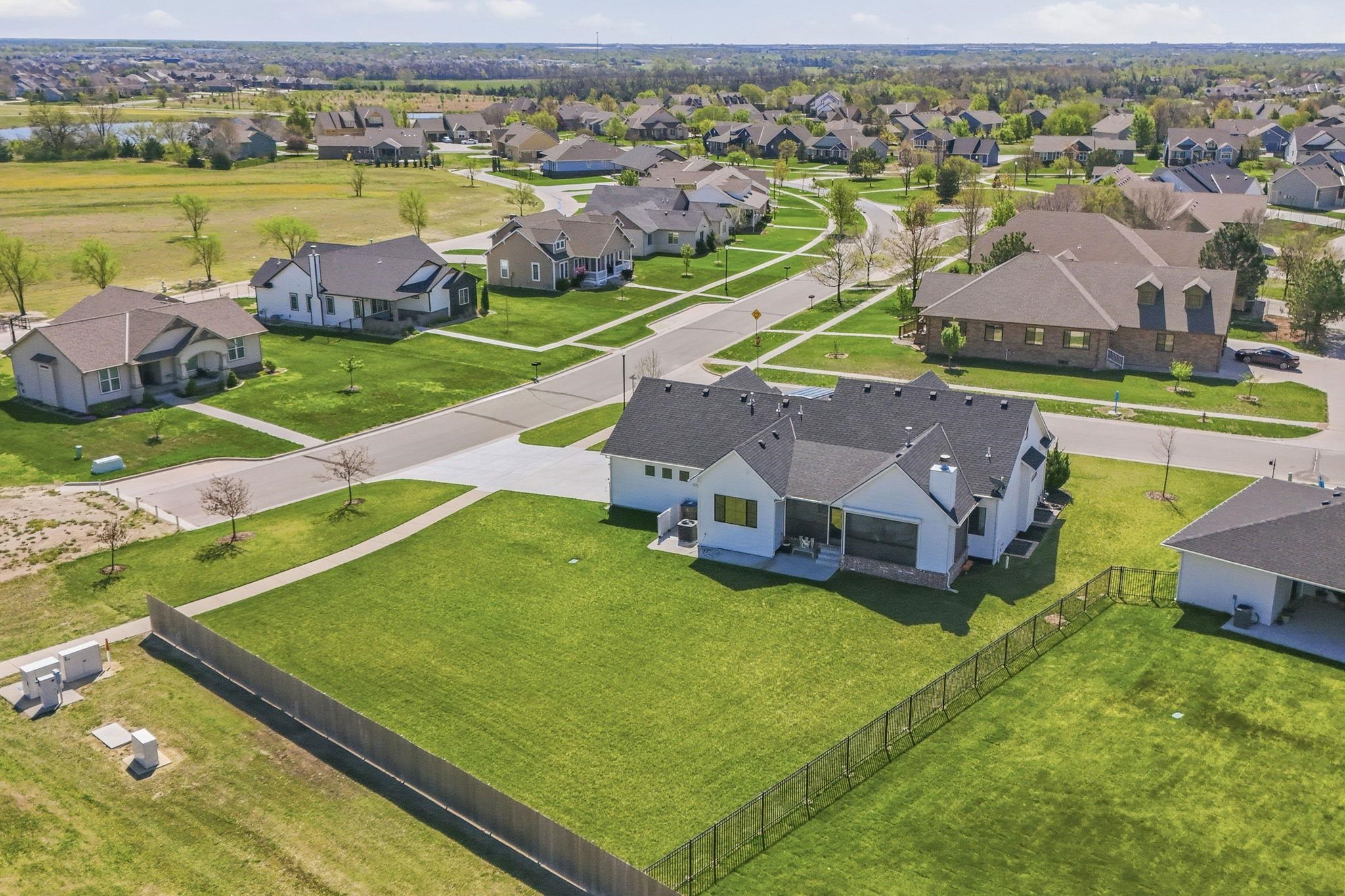 5248 N Colonial, Bel Aire, KS 67226