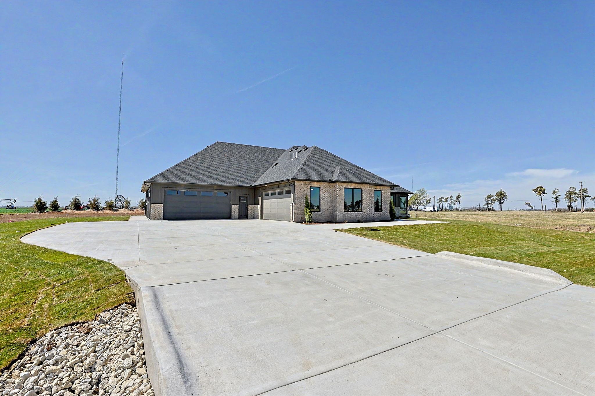 5275 N Eagle Crest St, Colwich, KS 67030