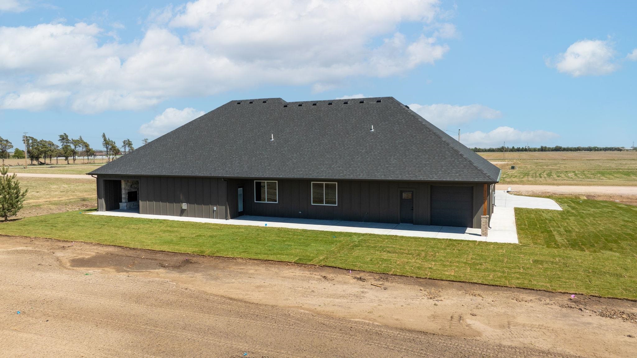 5275 N Eagle Crest St, Colwich, KS 67030
