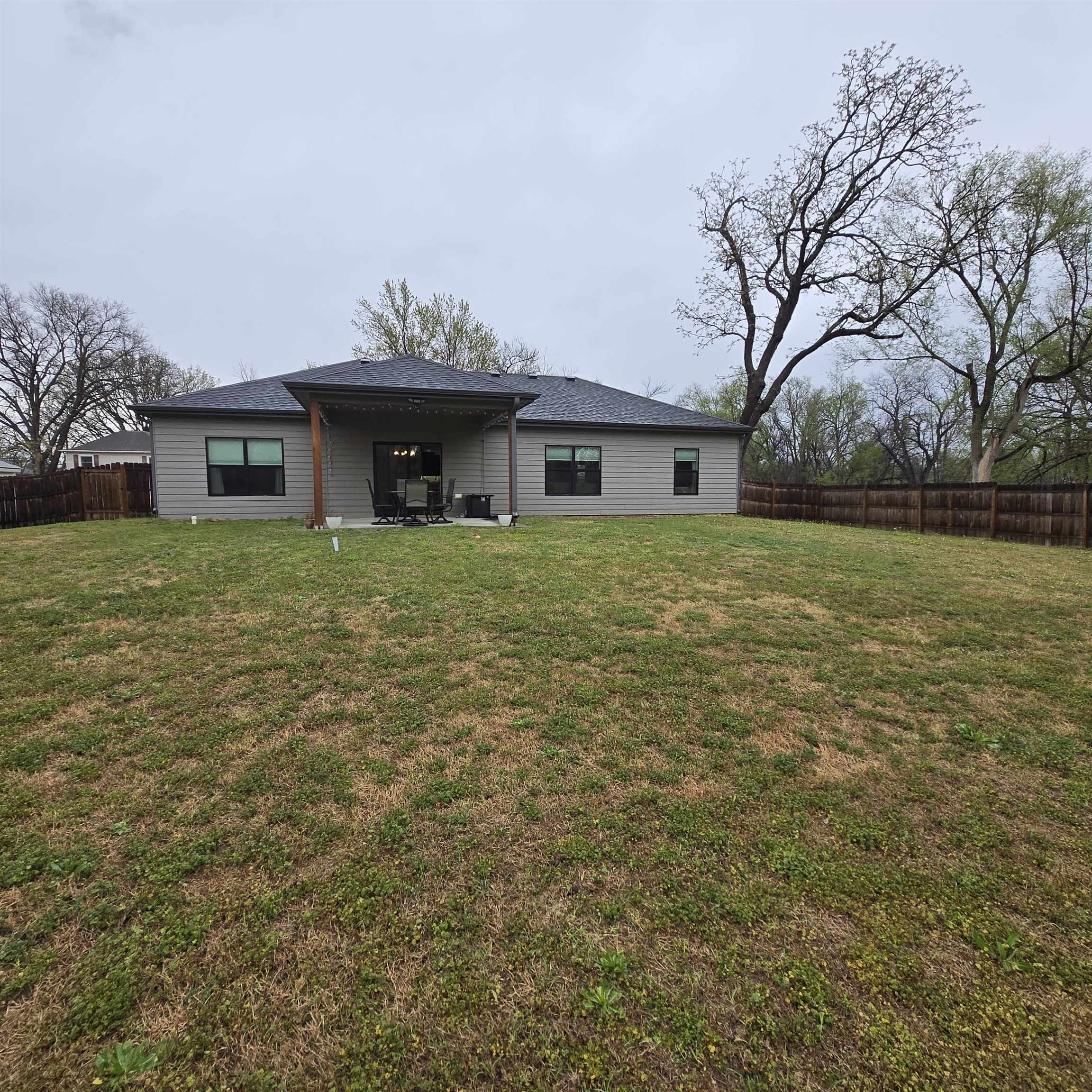 433 W 4th St, Solomon, KS 67480