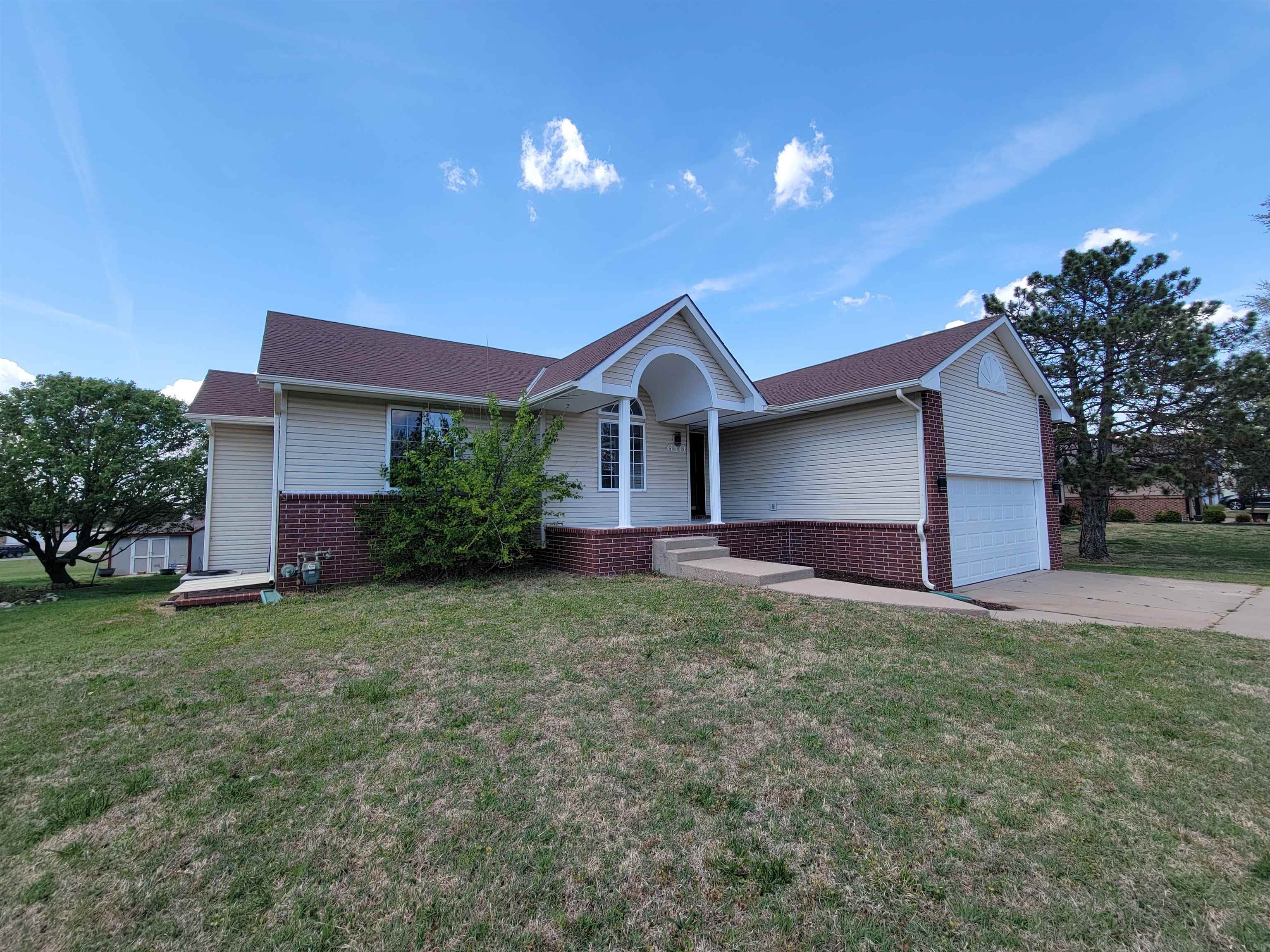 610 Sykes Rd, Wellington, KS 67152