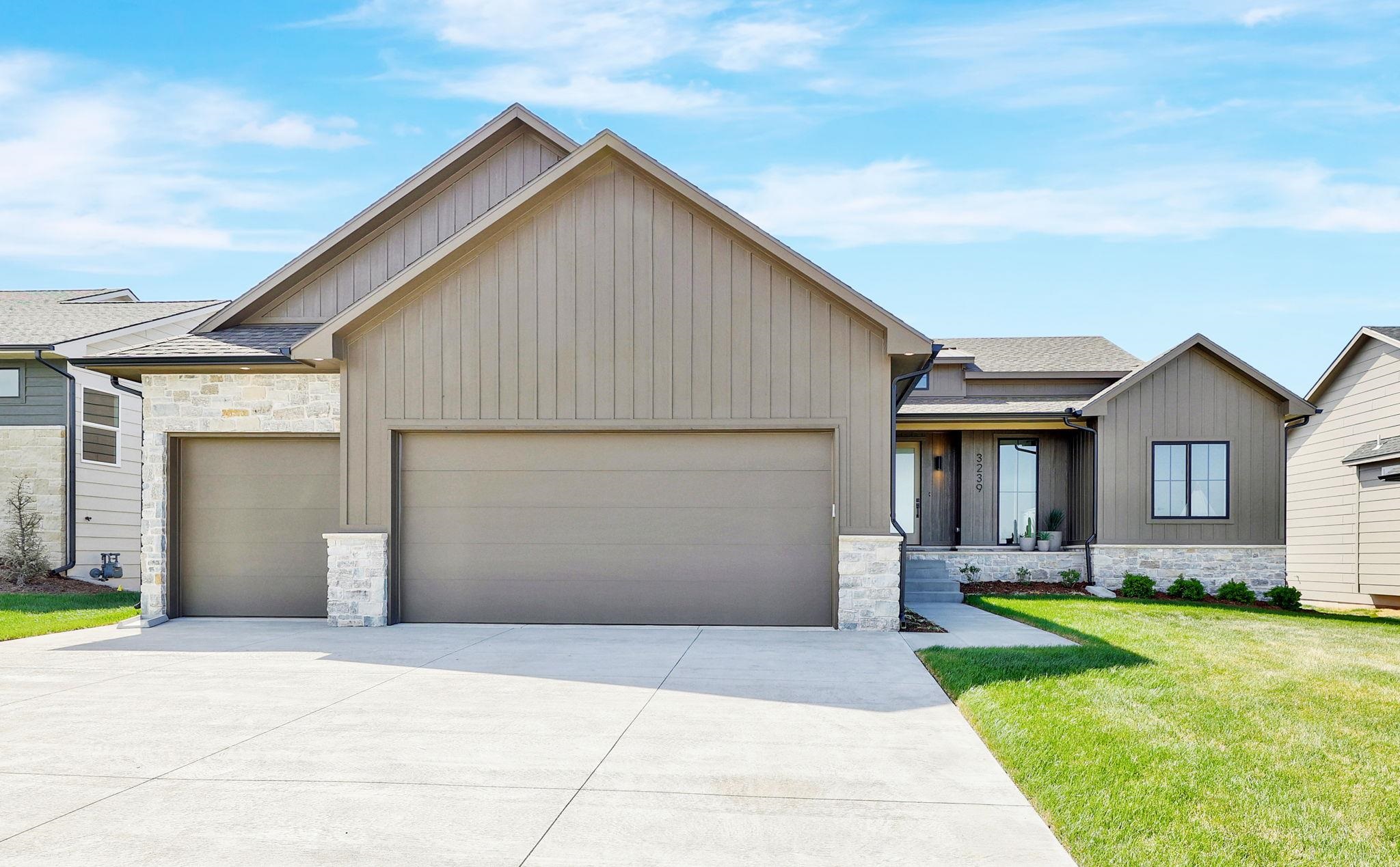 2524 N Emerald Ct, Andover, KS 67002