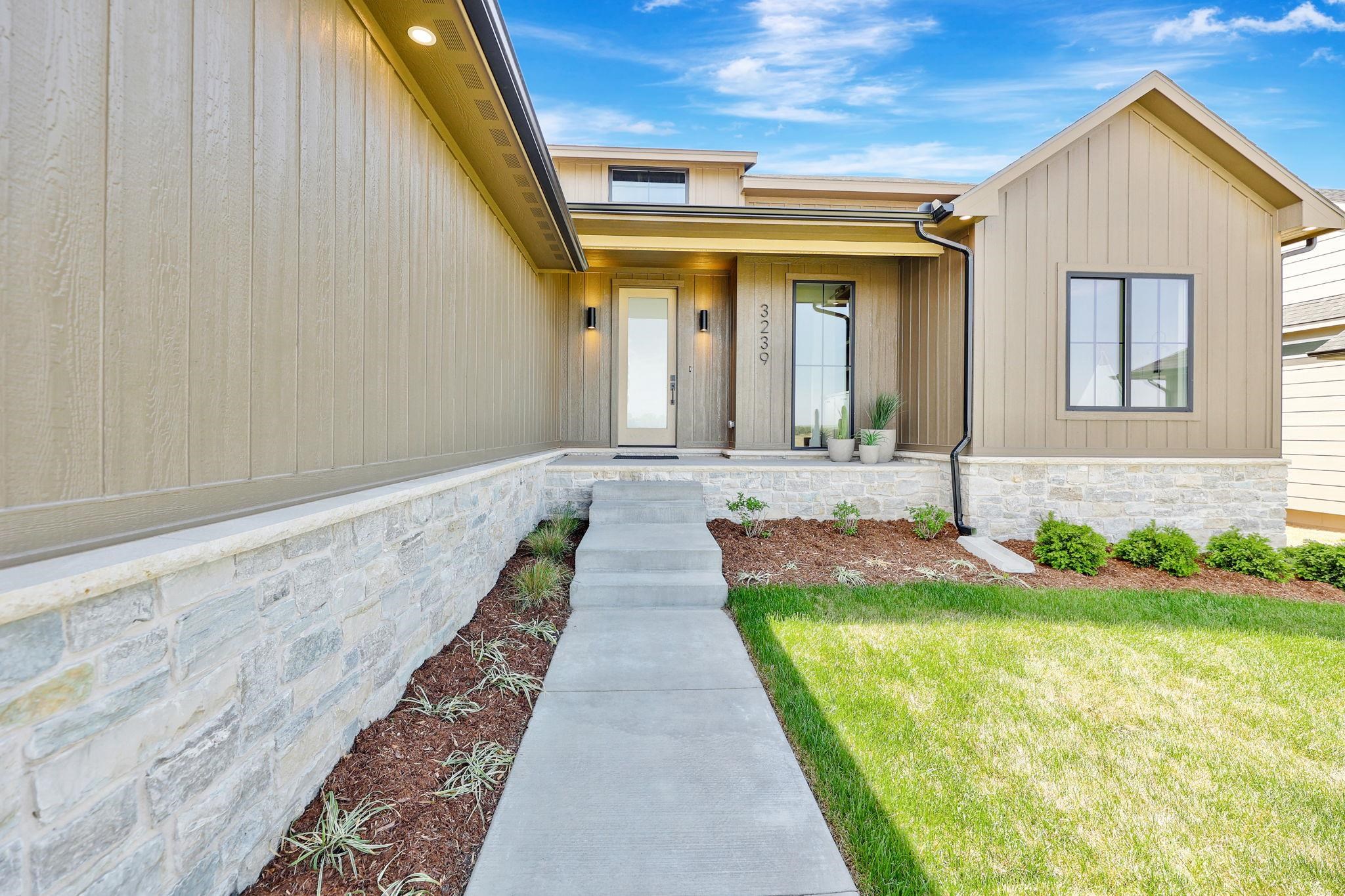 2524 N Emerald Ct, Andover, KS 67002
