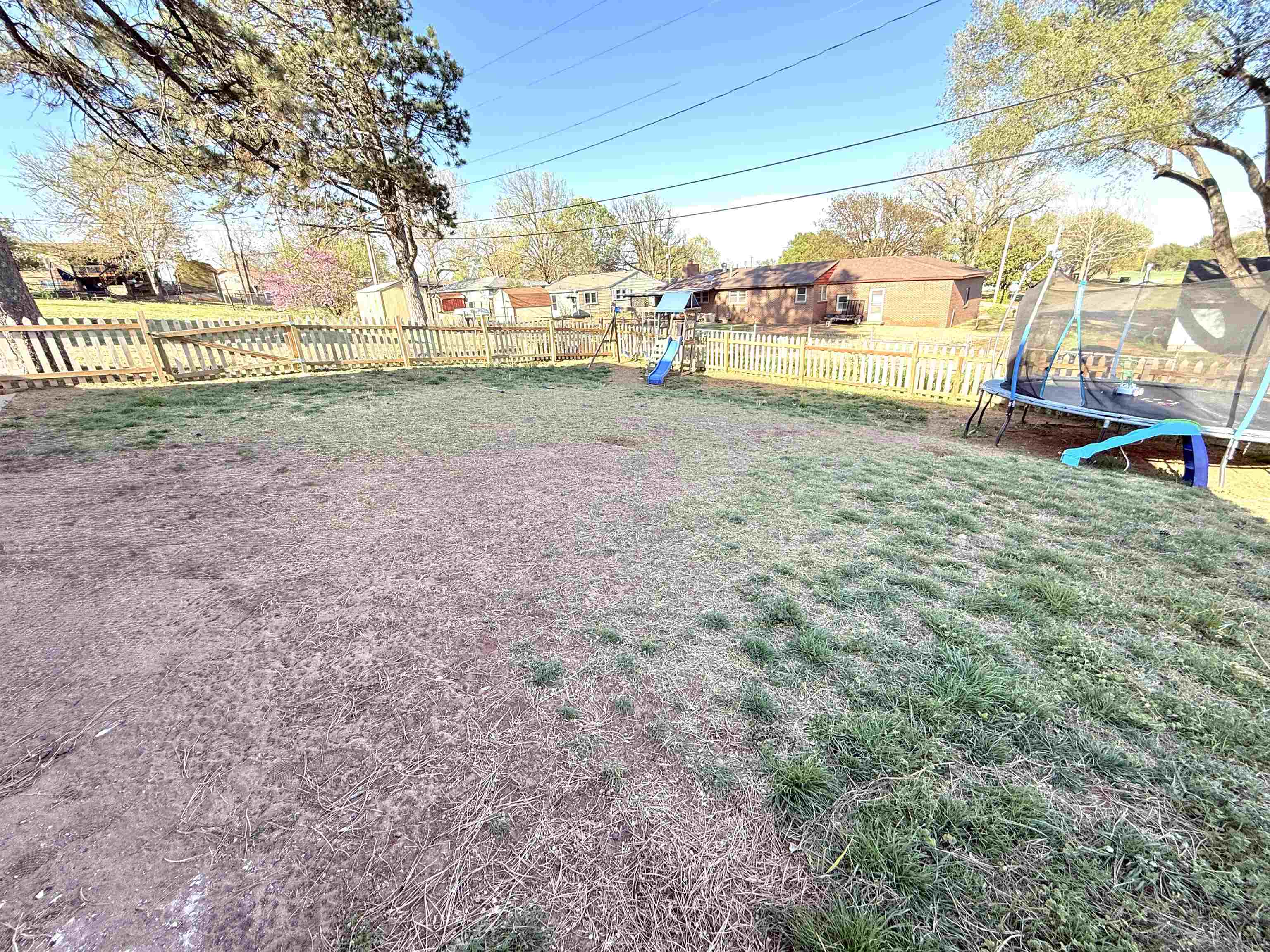 906 N Cedar St, Medicine Lodge, KS 67104