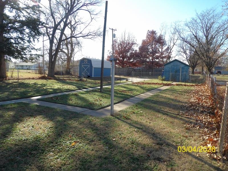 215 S Garfield Ave, Lyons, KS 67554