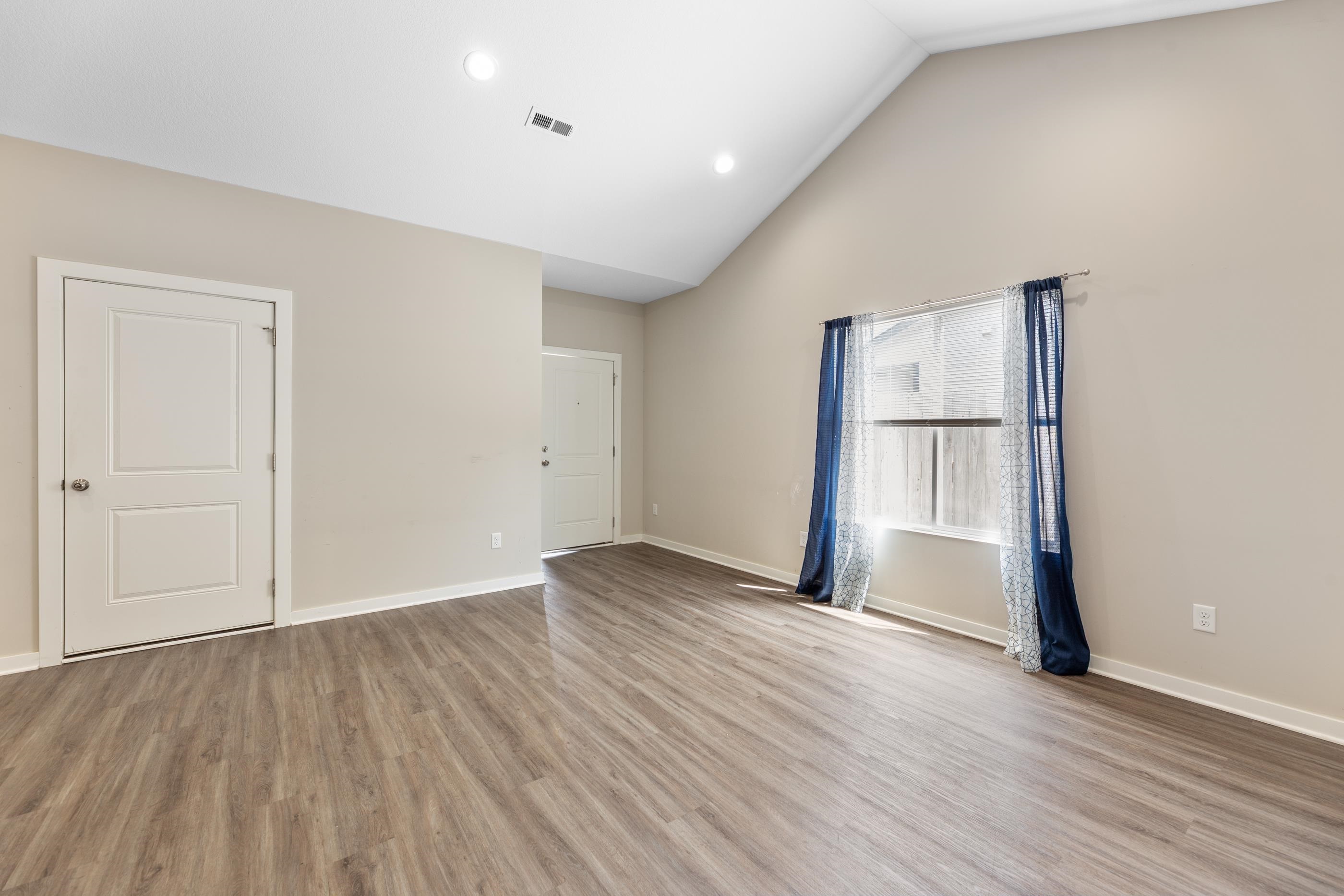 12105 12107 W Shadow Lakes St, Maize, KS 67205-5261