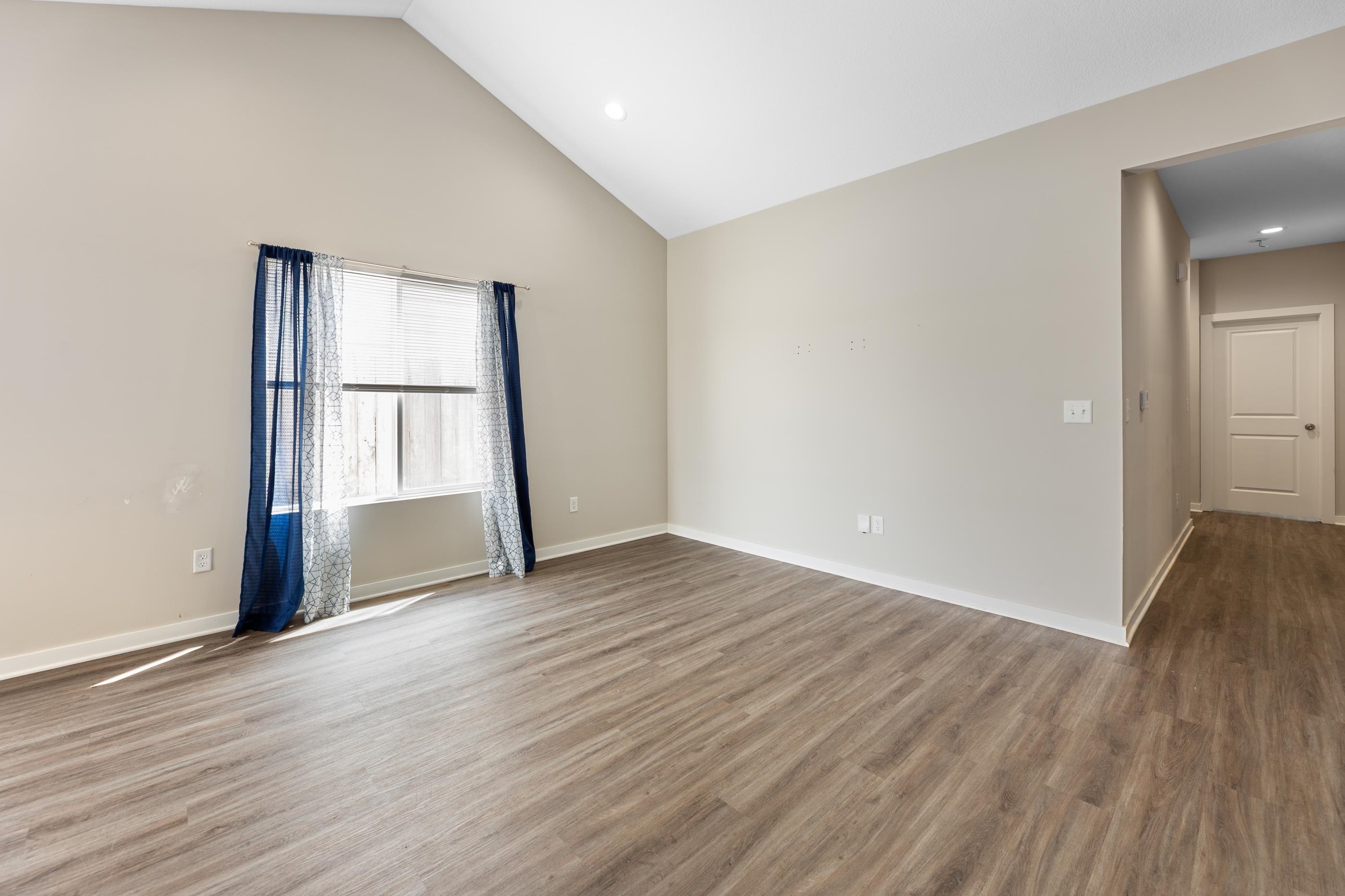 12105 12107 W Shadow Lakes St, Maize, KS 67205-5261