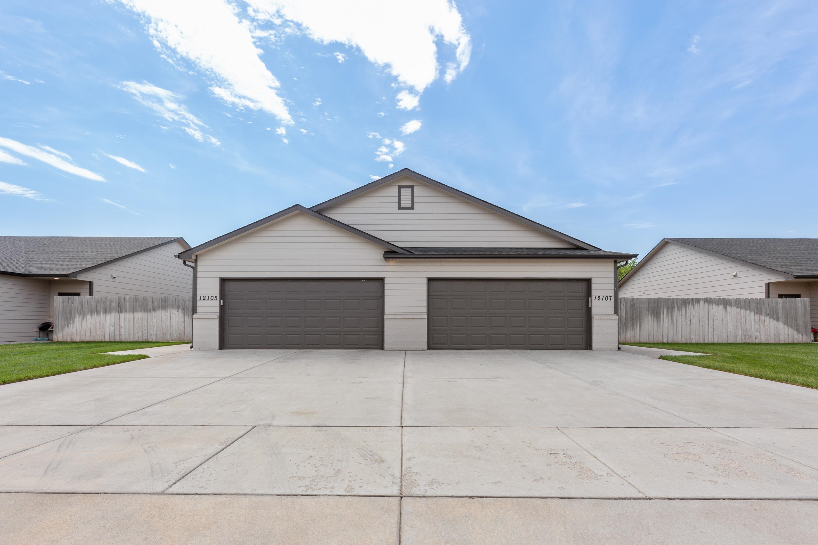 12105 12107 W Shadow Lakes St, Maize, KS 67205-5261