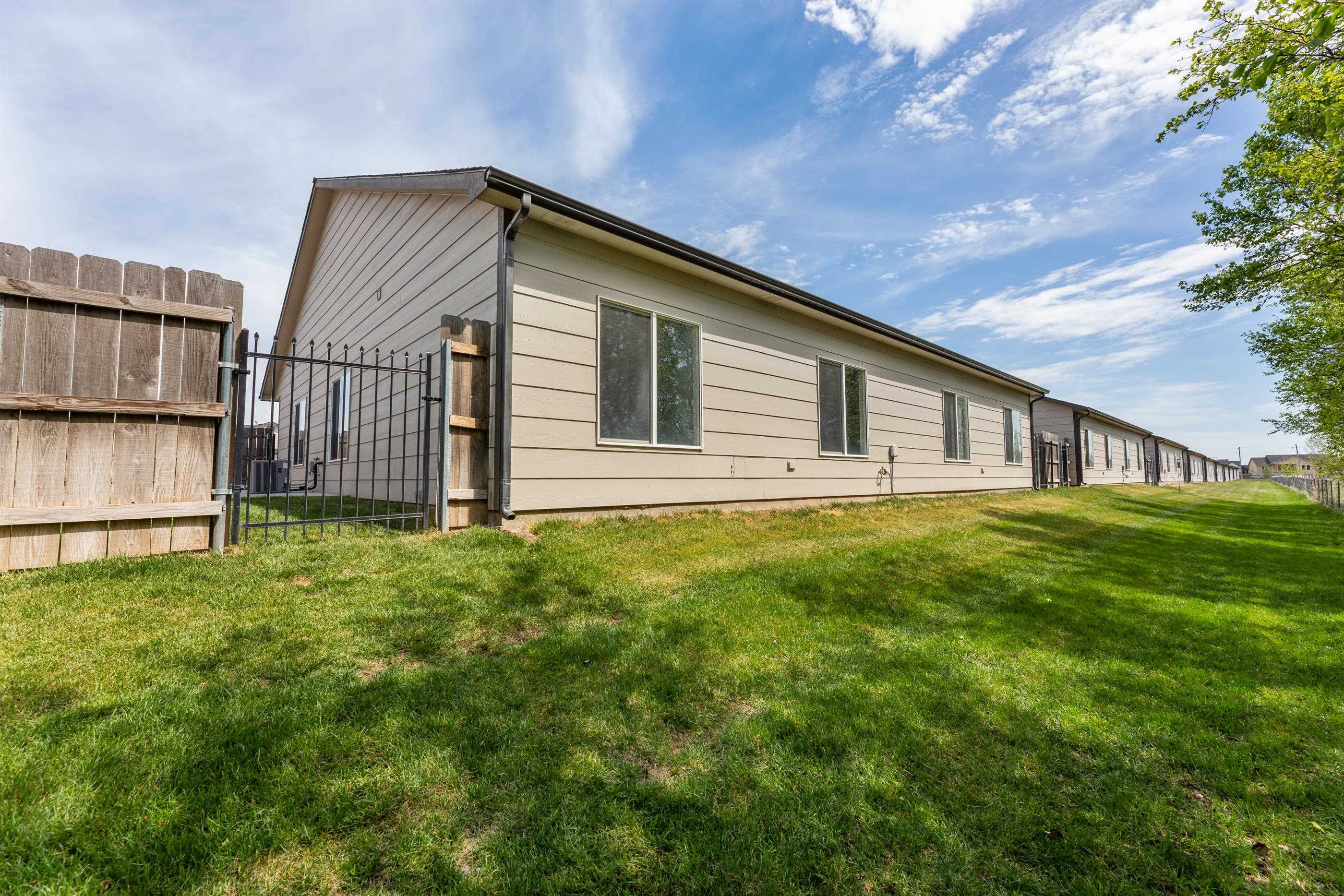 12105 12107 W Shadow Lakes St, Maize, KS 67205-5261