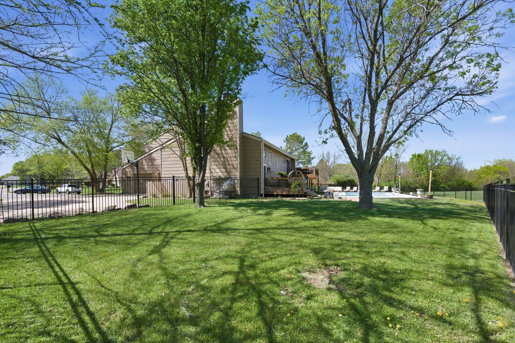 2571 N Greenleaf Ct, Wichita, KS 67226