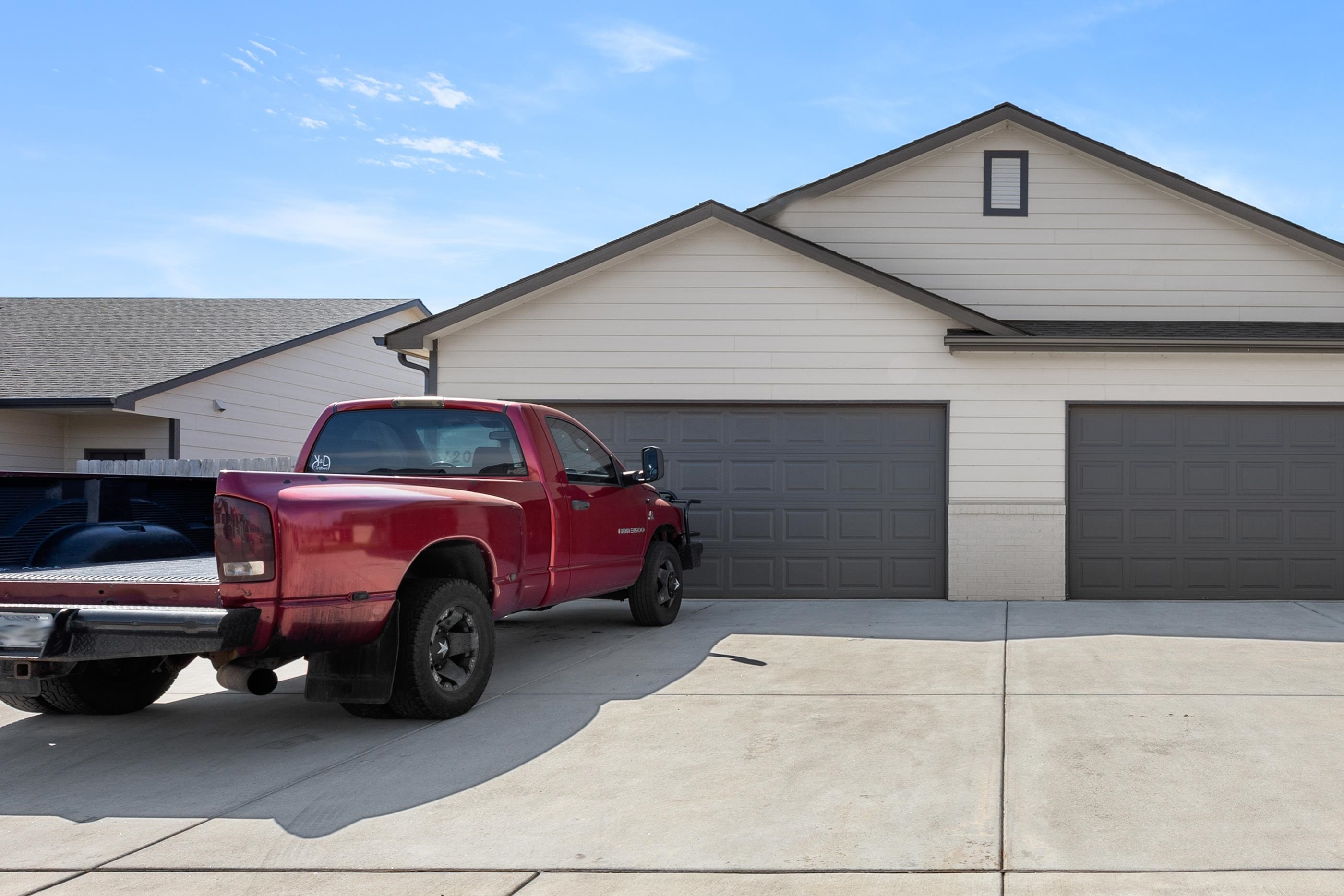 12049 12051 W Shadow Lakes St, Maize, KS 67205-5261