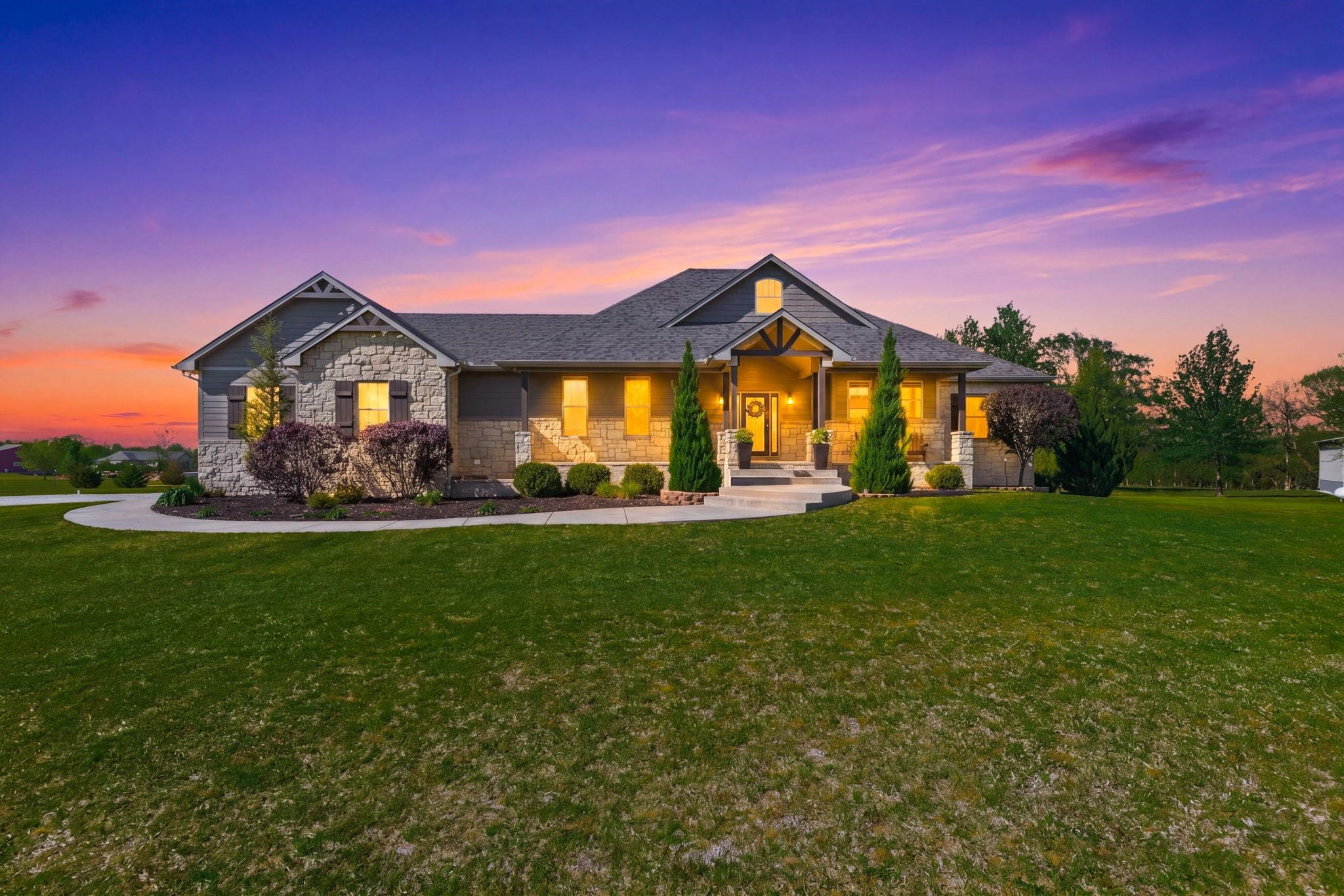 30100 W Deerwood Cir, Garden Plain, KS 67050