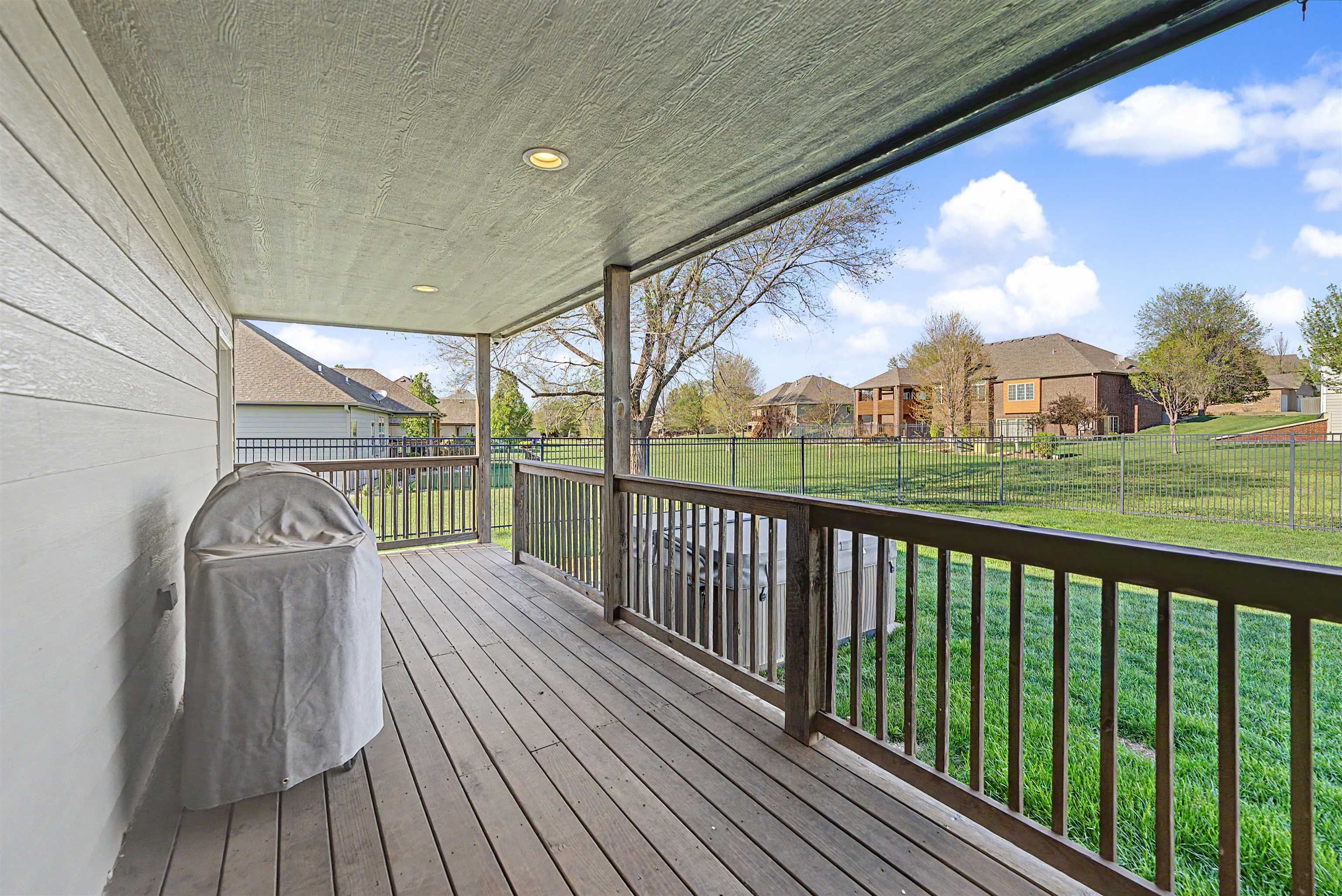 2601 Aberdeen Ln, Salina, KS 67401