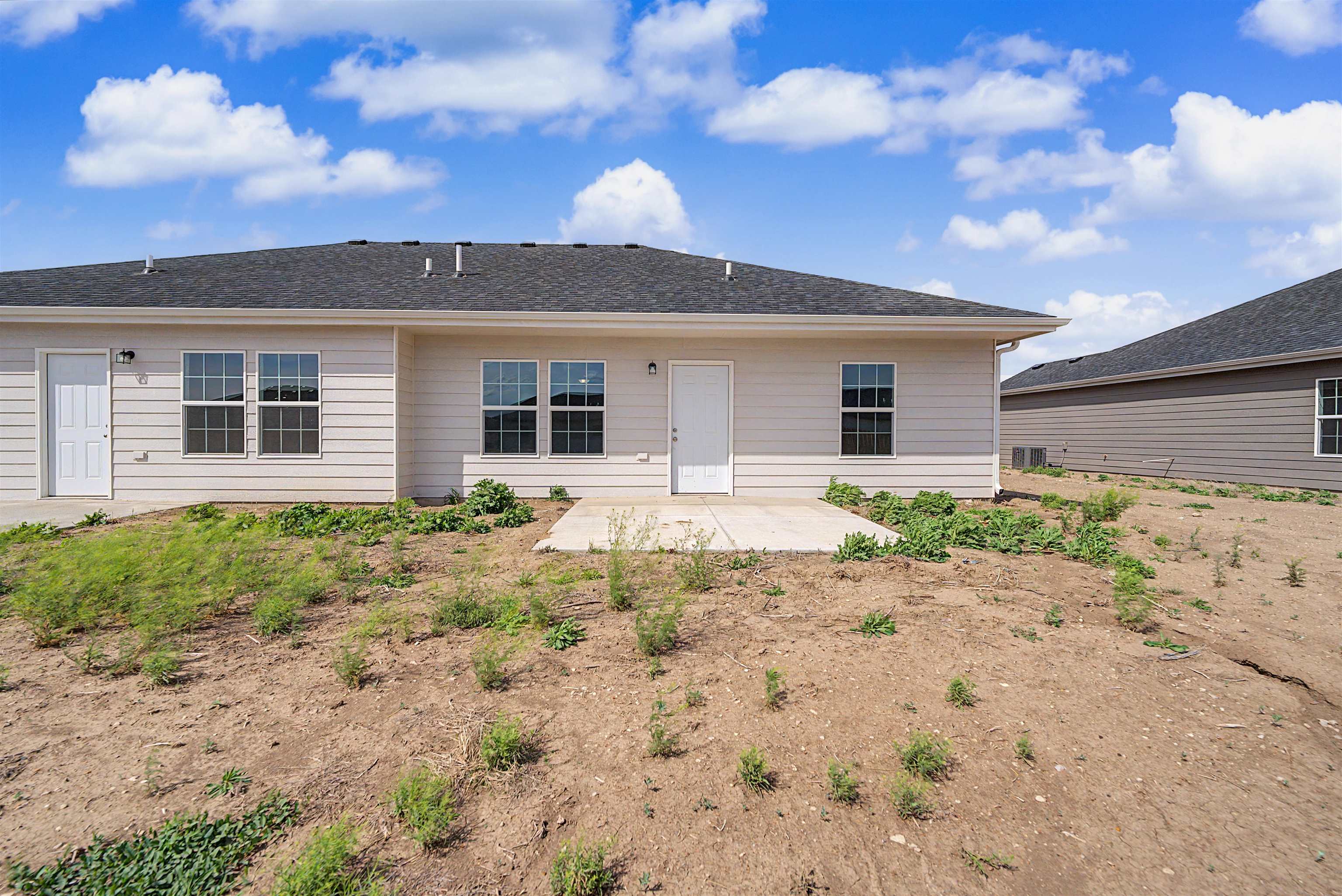 1218 Fountain Dr, Salina, KS 67401
