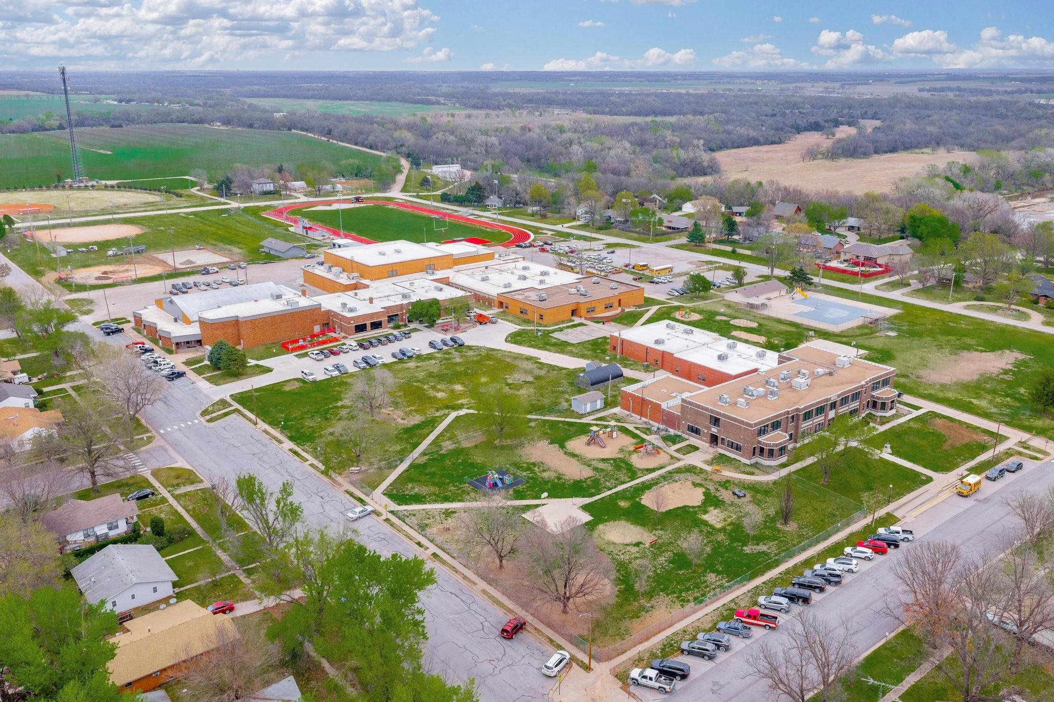 319 N Michigan St, Oxford, KS 67119