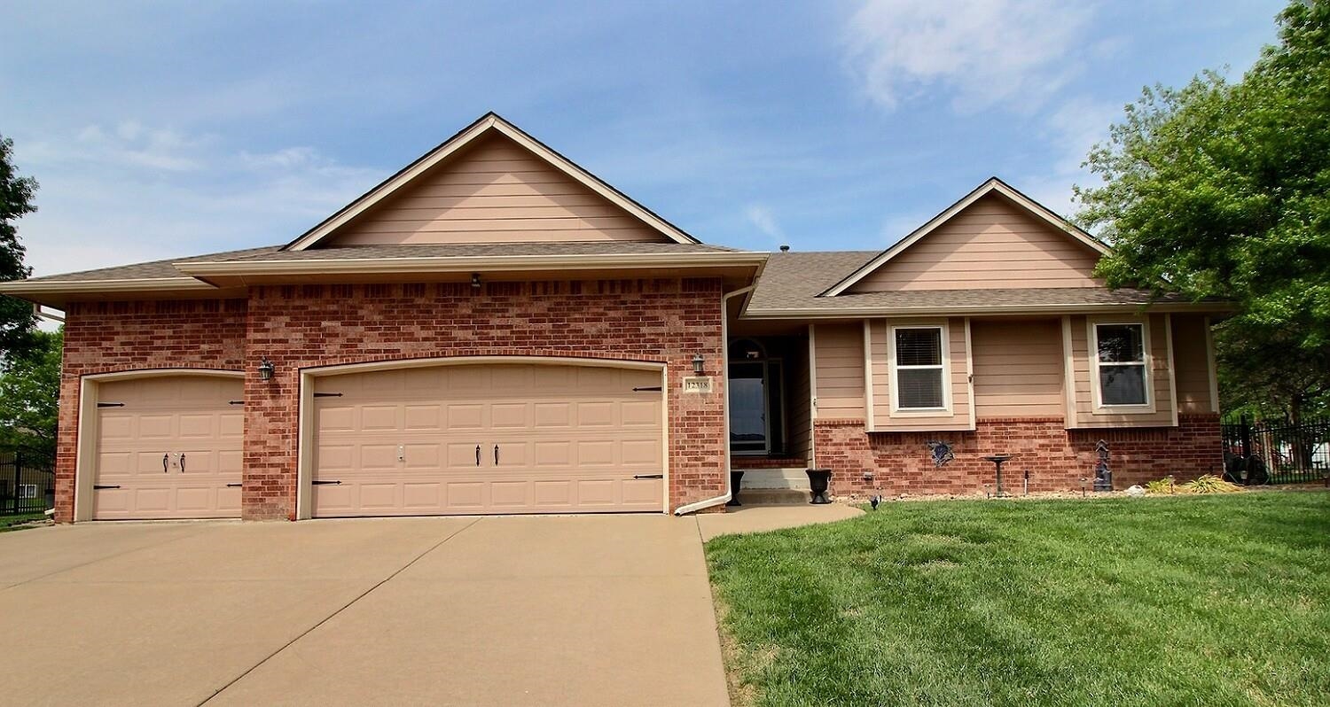 12318 E Lincoln Ct, Wichita, KS 67207