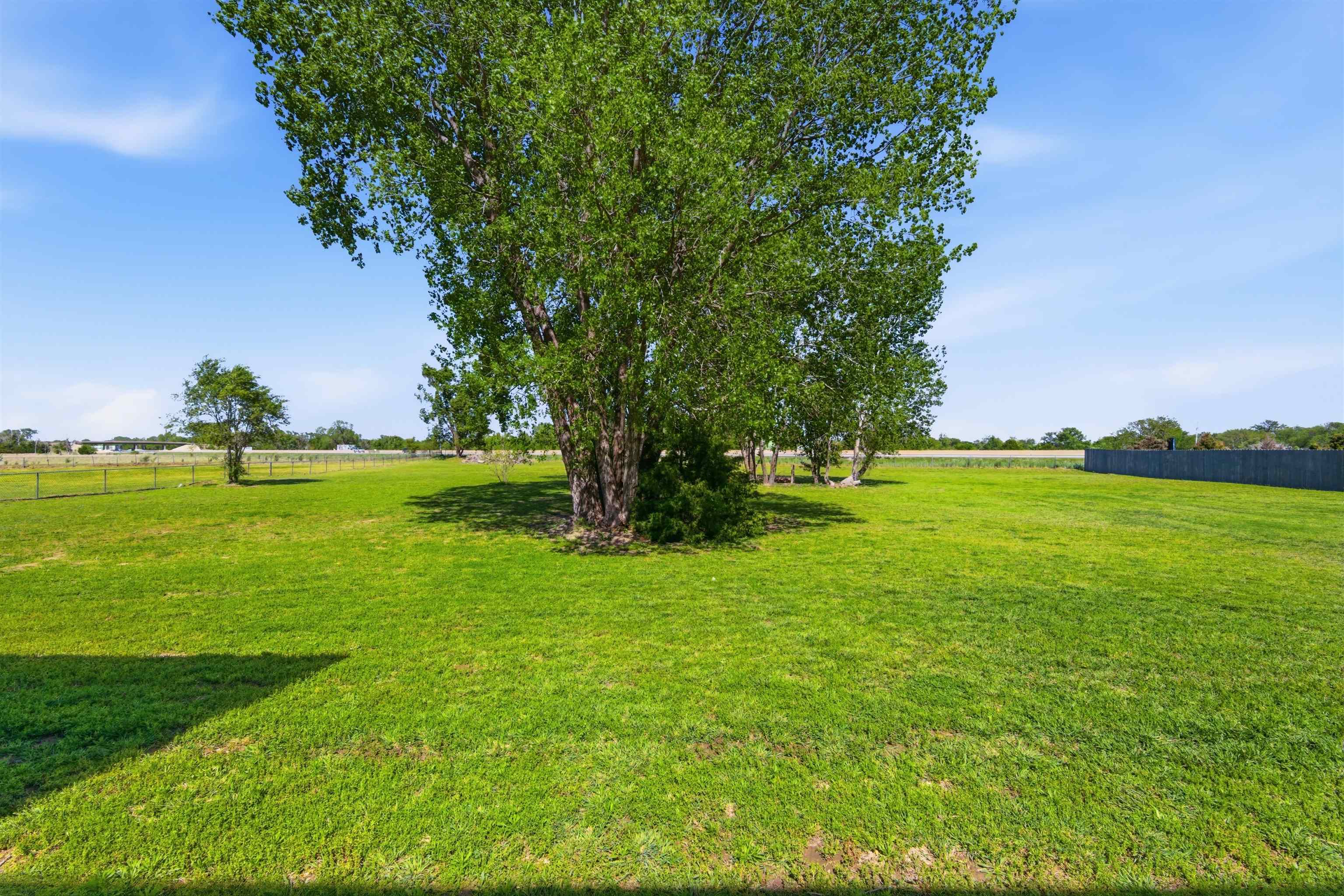 914 Chukker Ln, Haysville, KS 67060
