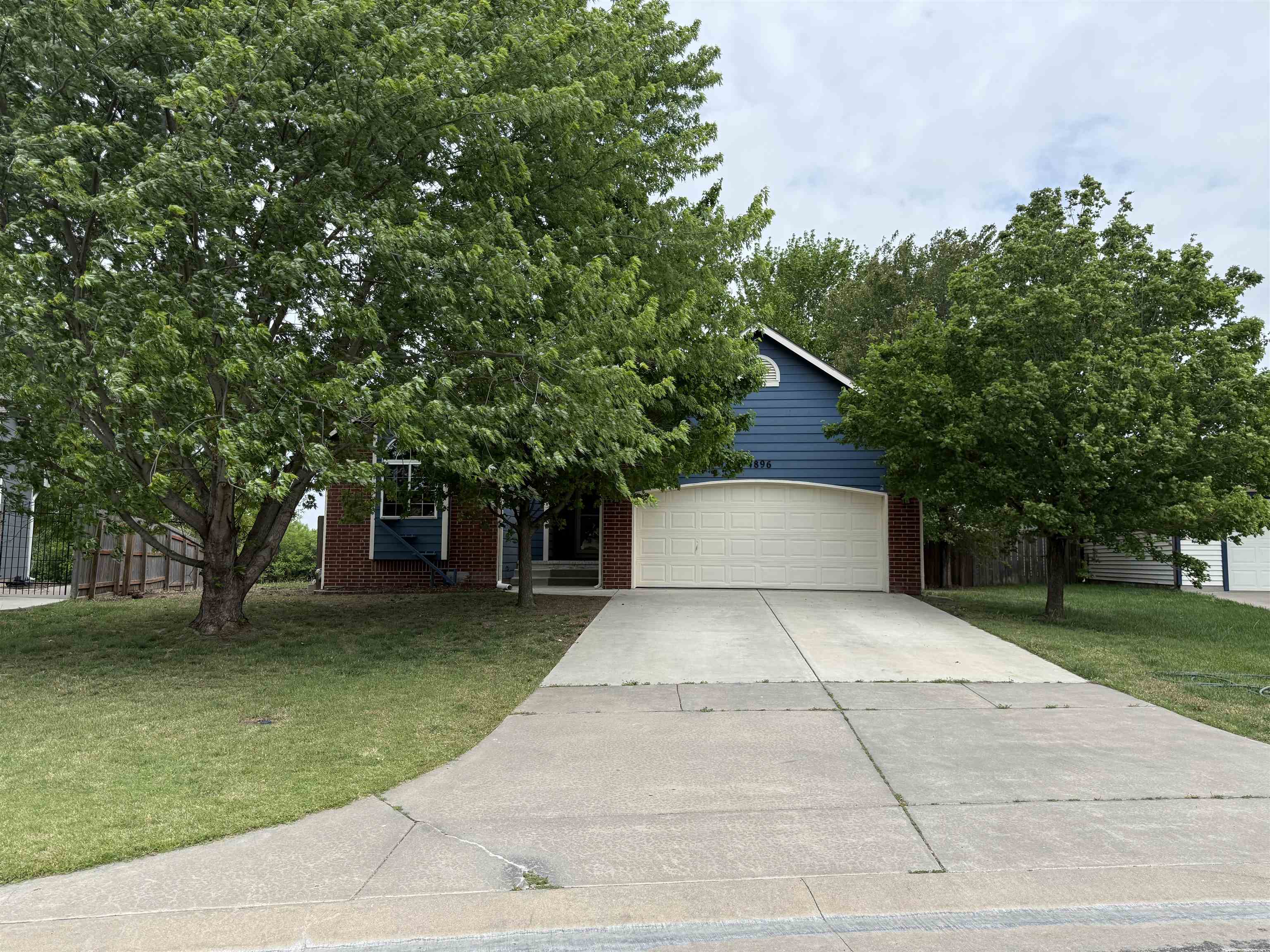4896 E Ashton, Bel Aire, KS 67220