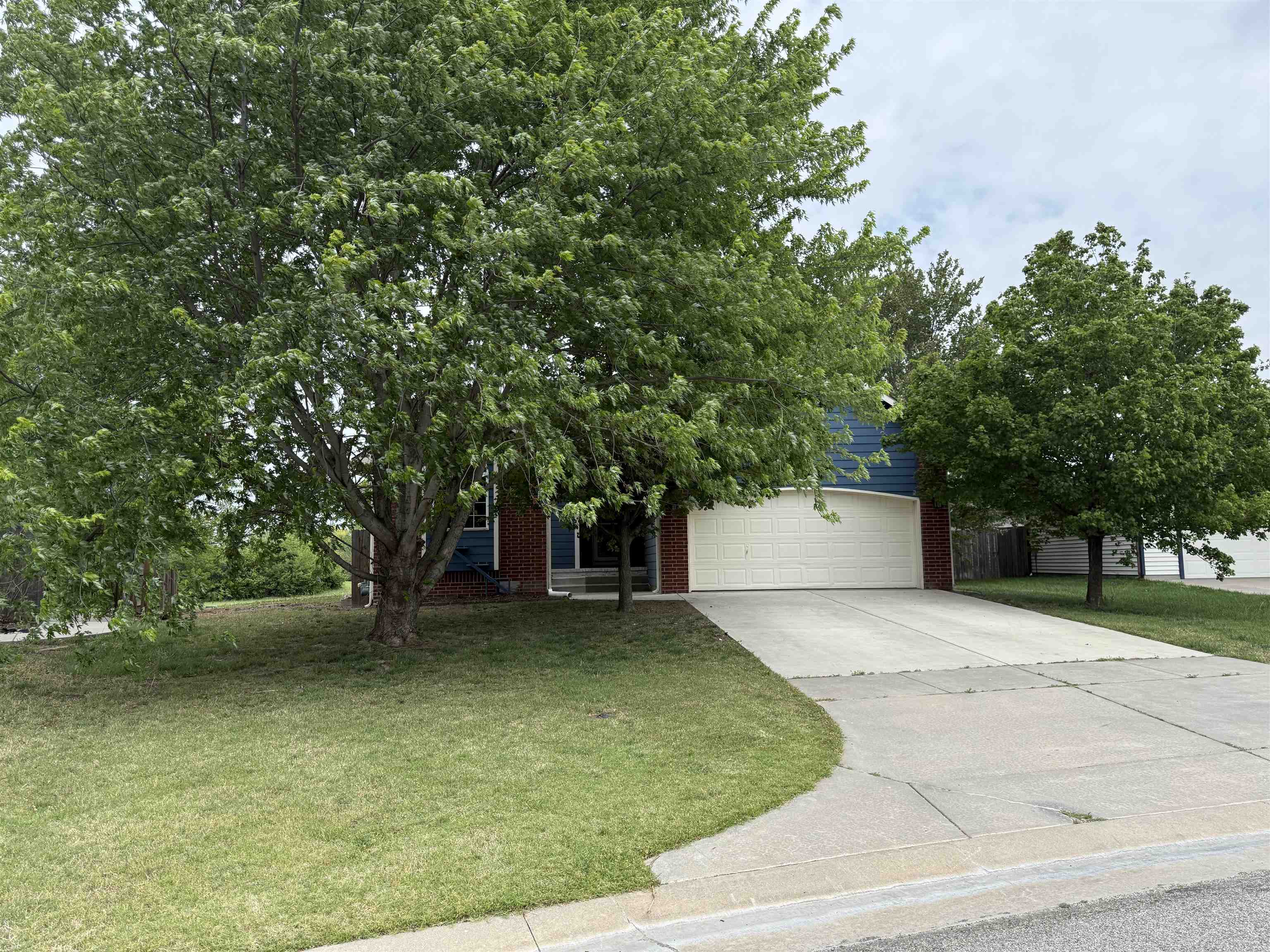 4896 E Ashton, Bel Aire, KS 67220