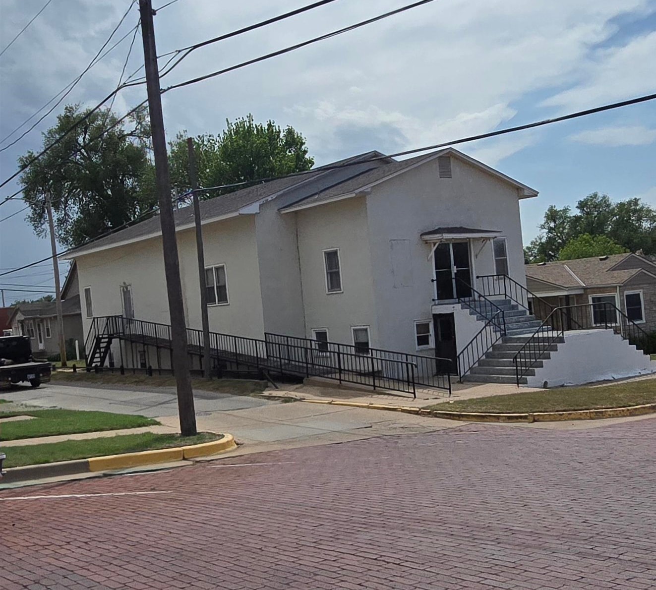 111 W 1st, Medicine Lodge, KS 67104