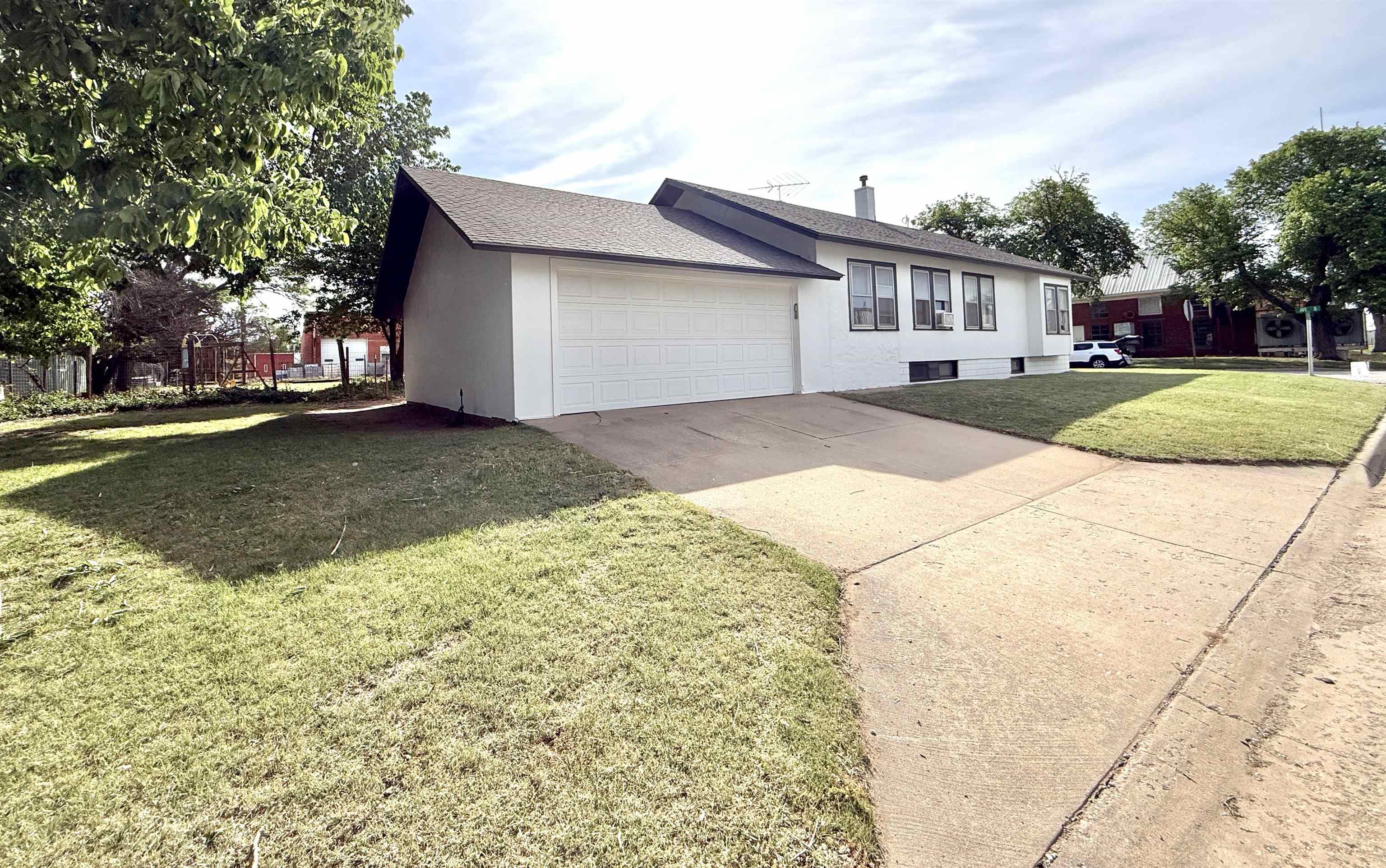 142 W Ave B, Attica, KS 67009