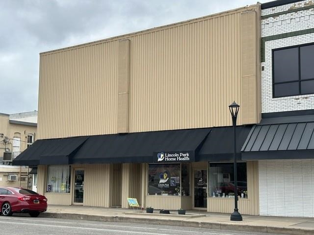 111-113 S 5th St, Salina, KS 67401