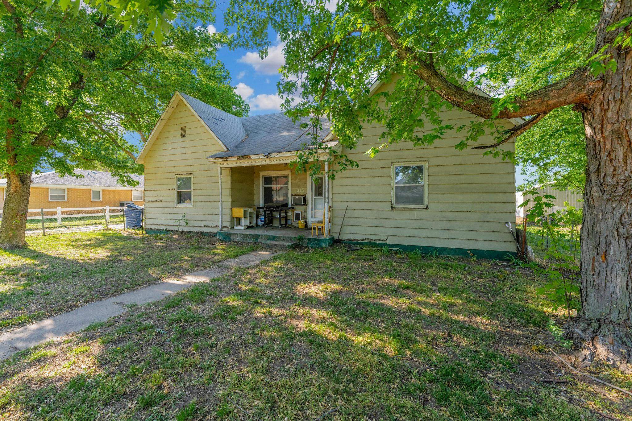 215 W C Ave, Kingman, KS 67068