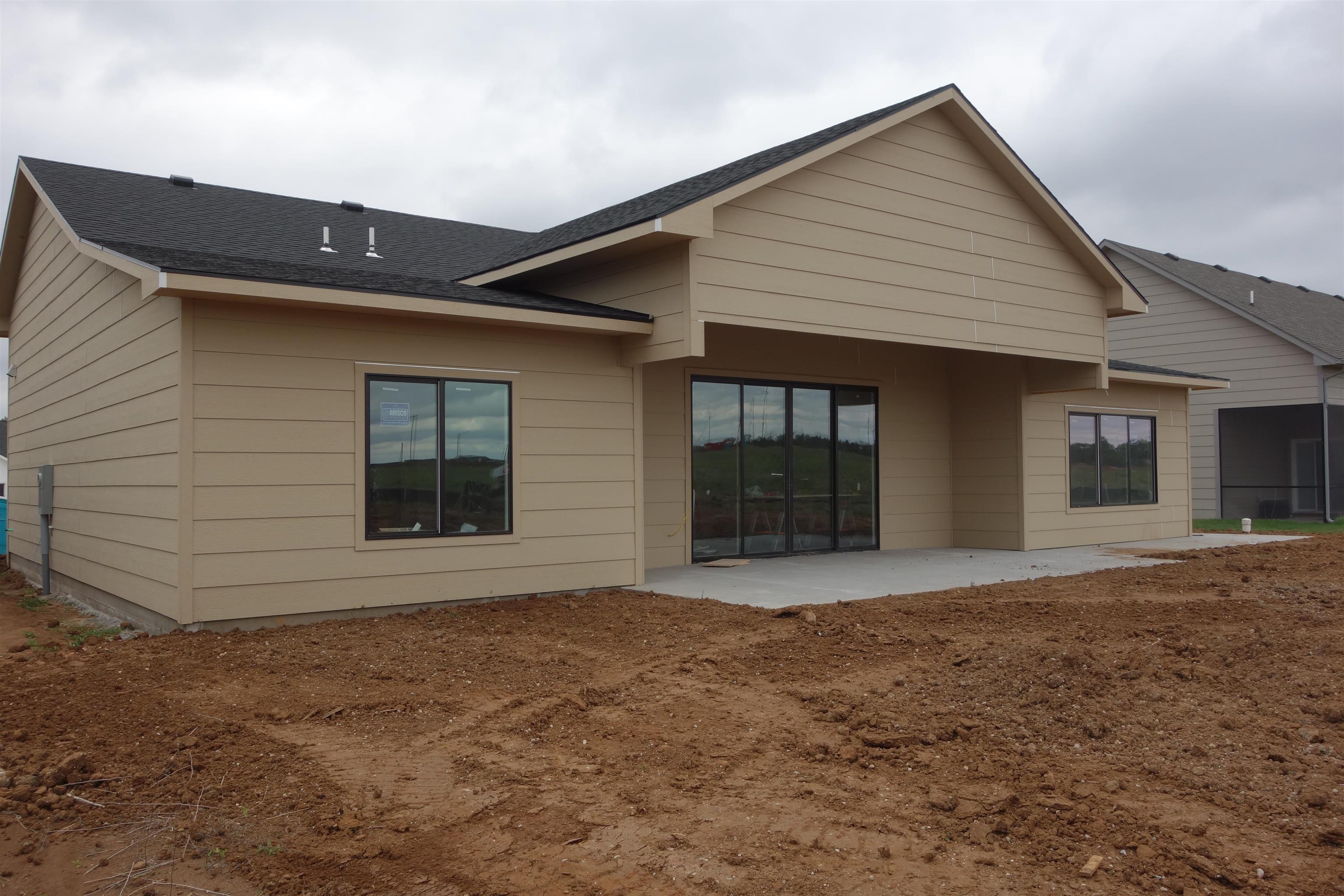 1506 N Emerald Valley Dr, Mulvane, KS 67110