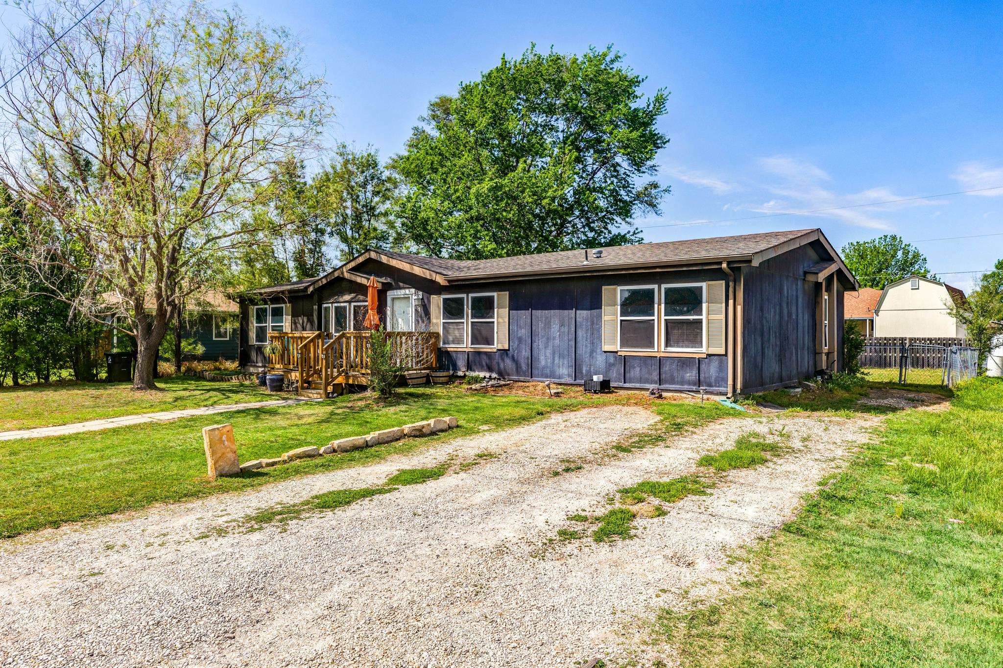 438 Saturn Ave, Salina, KS 67401