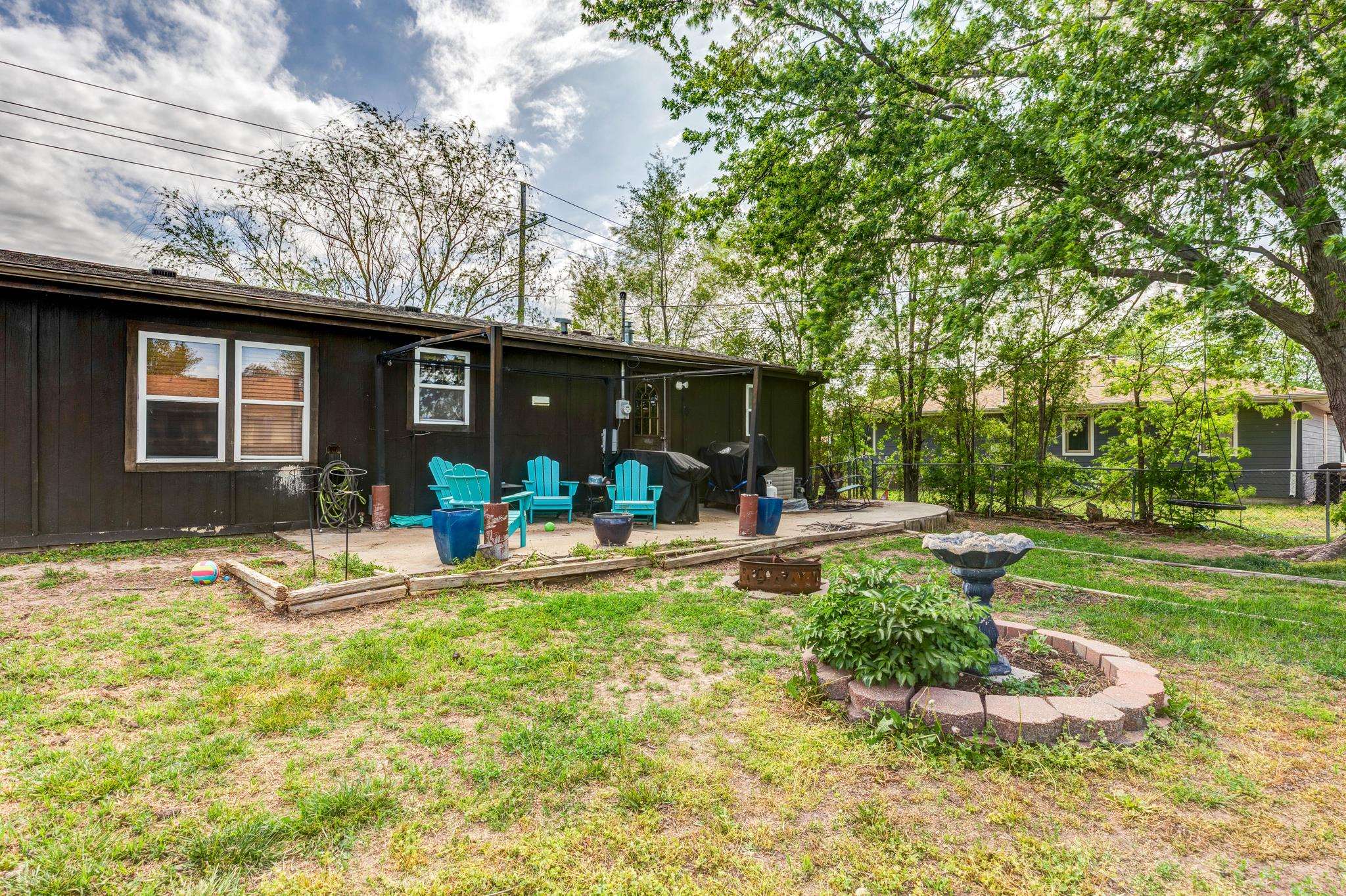 438 Saturn Ave, Salina, KS 67401