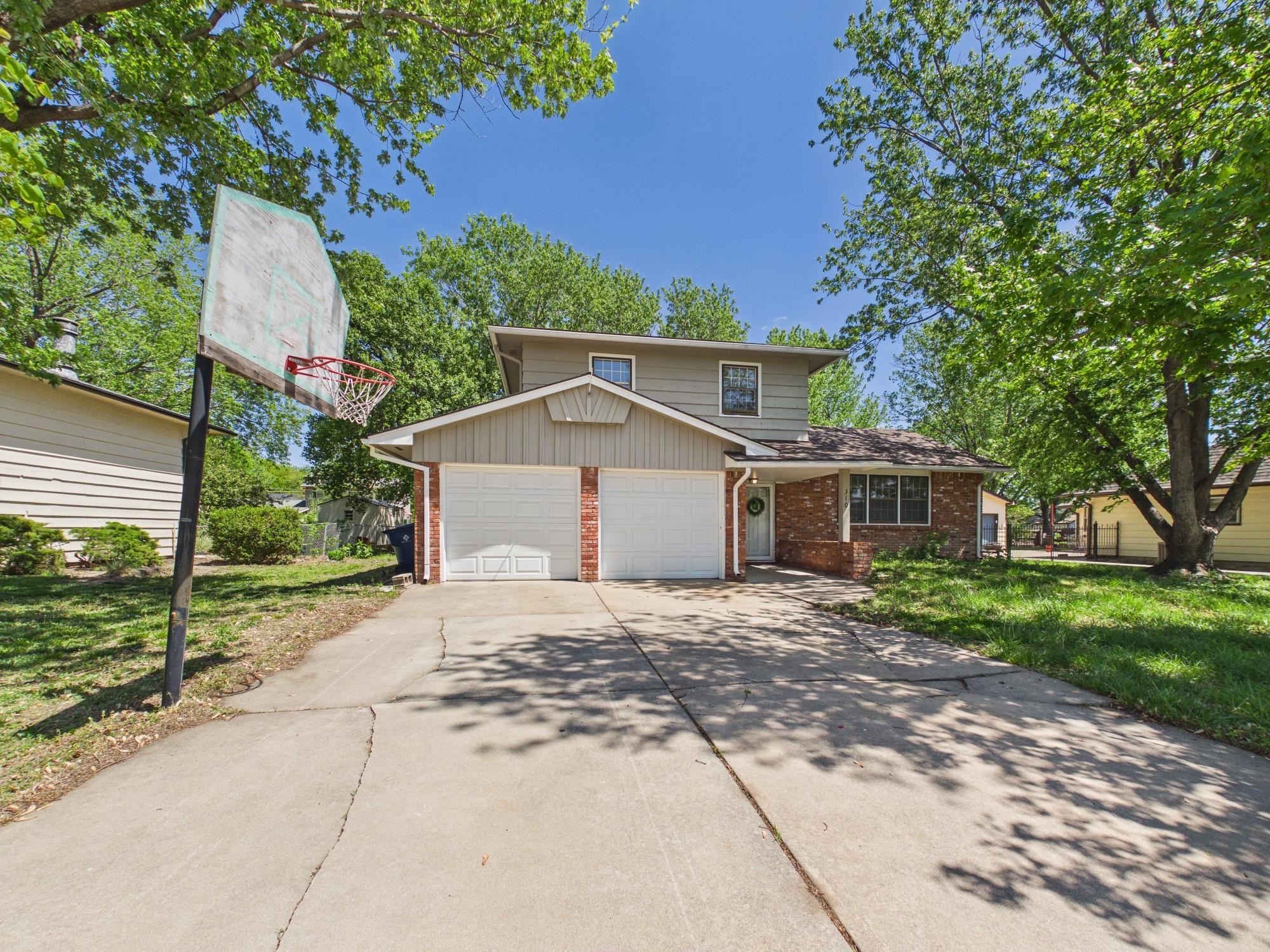 310 S Colby St, Valley Center, KS 67147