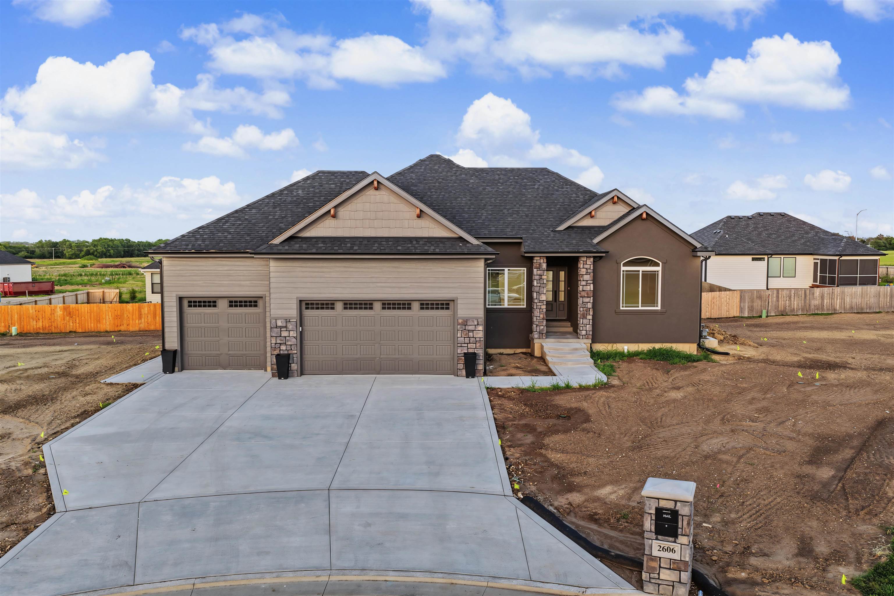 2606 Dunnwood Ln, Salina, KS 67401