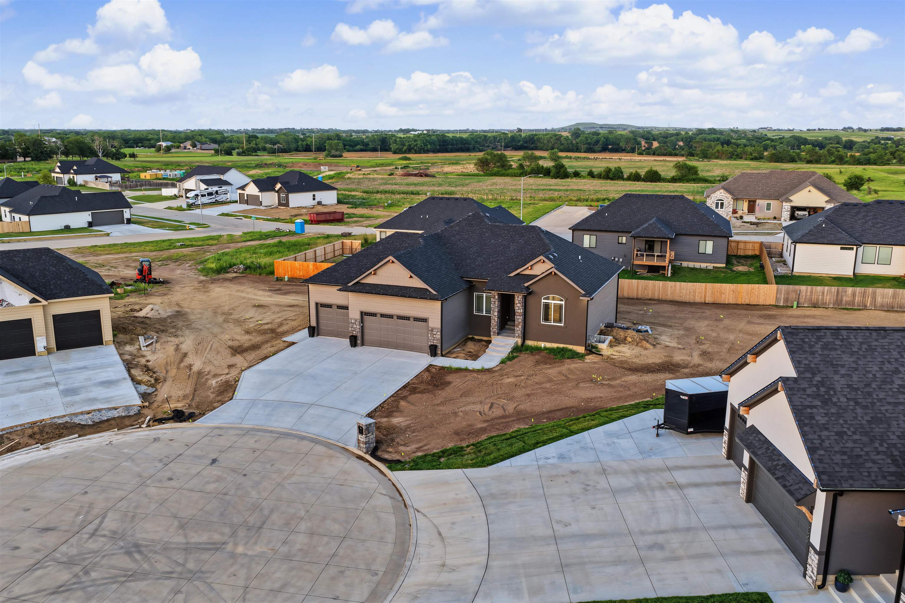 2606 Dunnwood Ln, Salina, KS 67401