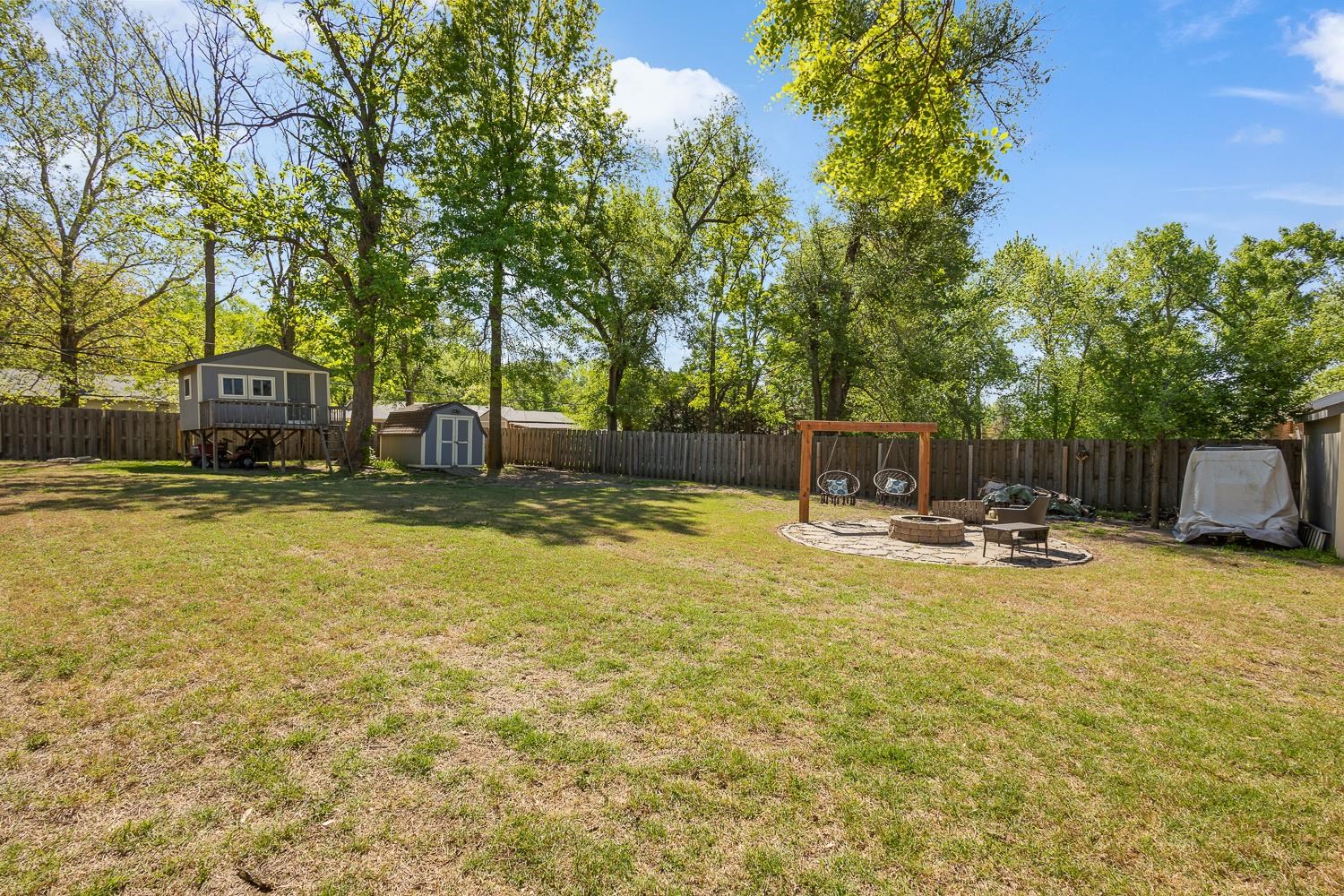 6510 N Madison St, Hutchinson, KS 67502