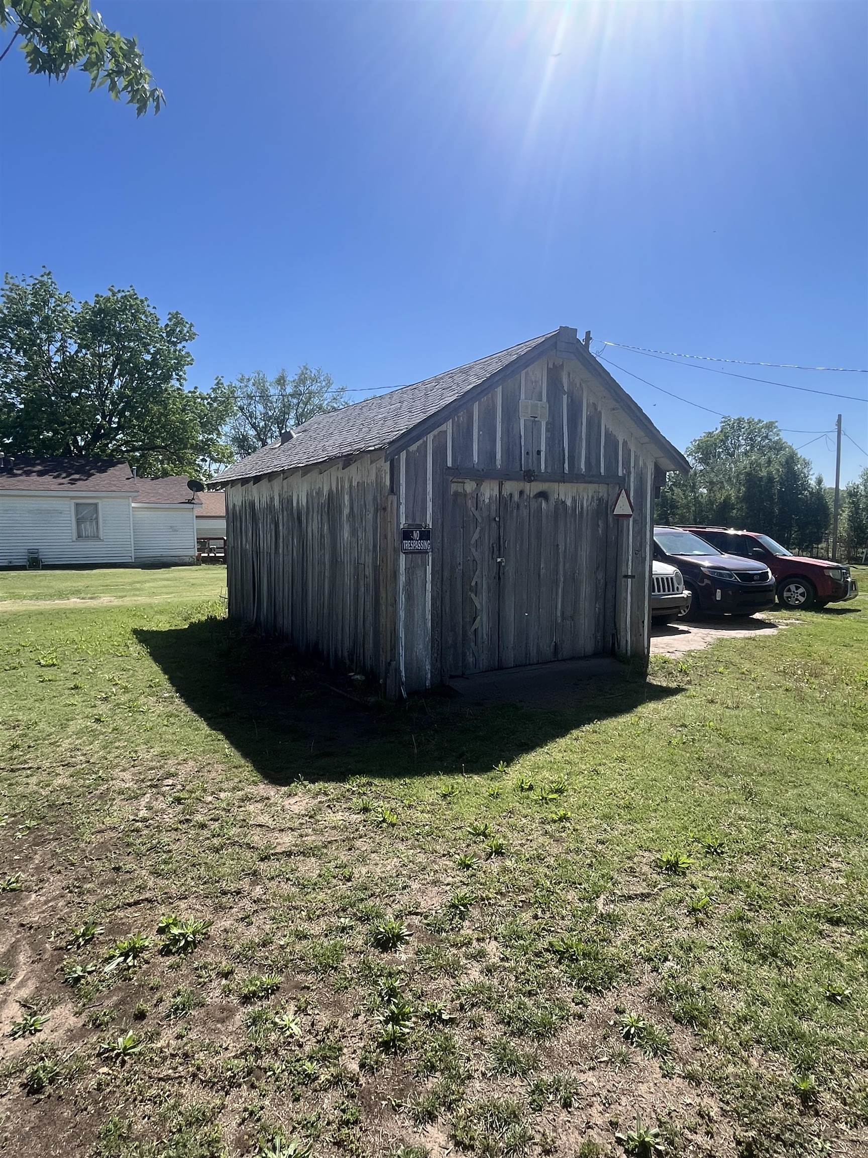 109 E 1st Ave, Turon, KS 67583