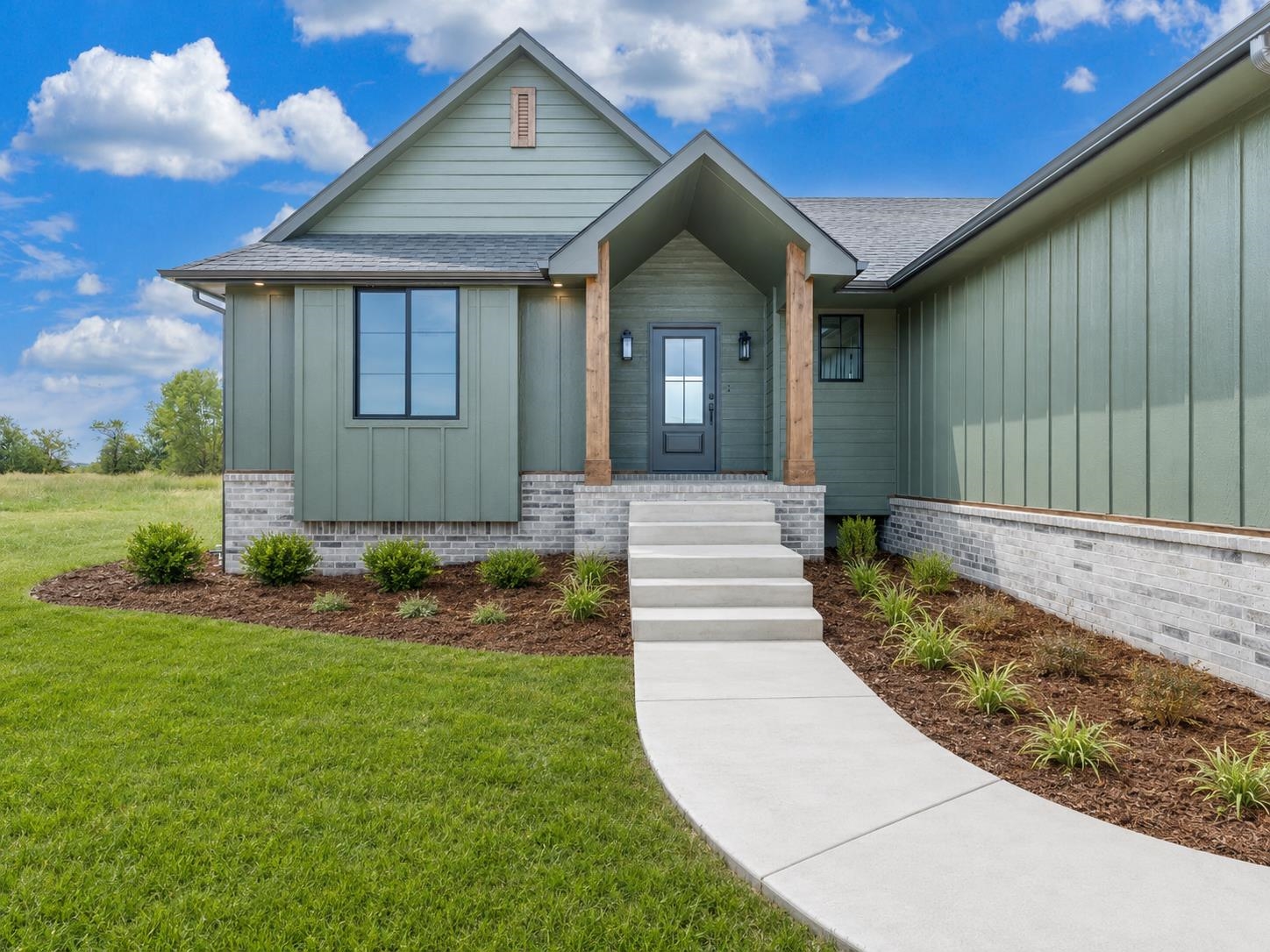 5865 N St Paul Ct, Wichita, KS 67204