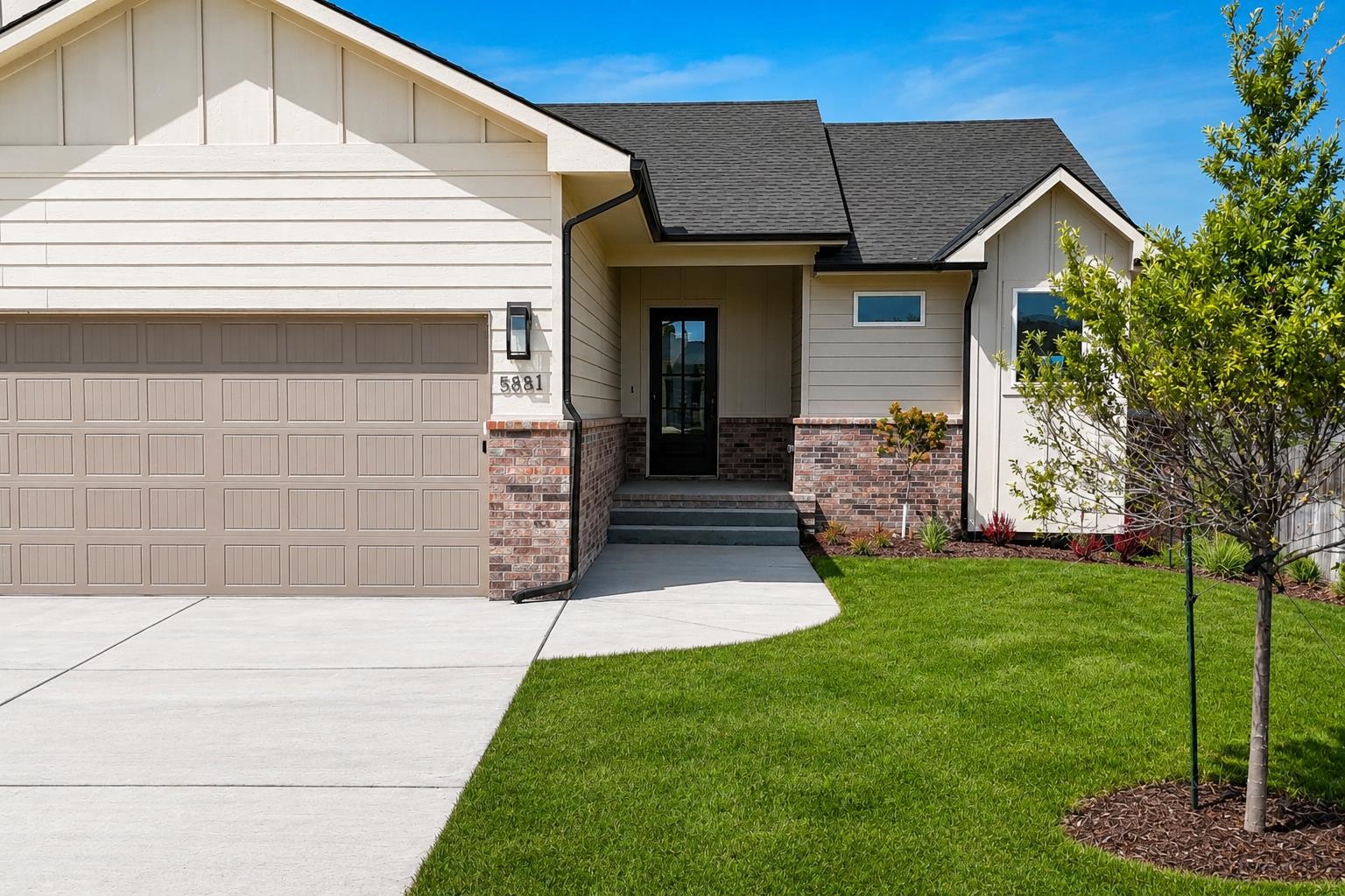 5881 N St Paul Ct, Wichita, KS 67204