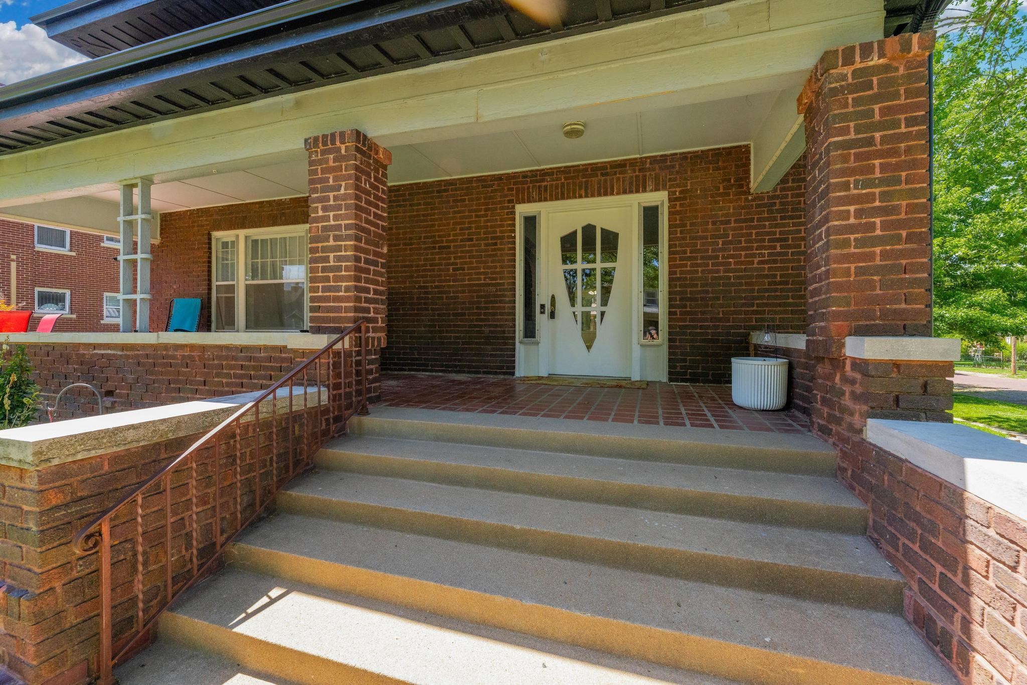 225 N B St, Arkansas City, KS 67005
